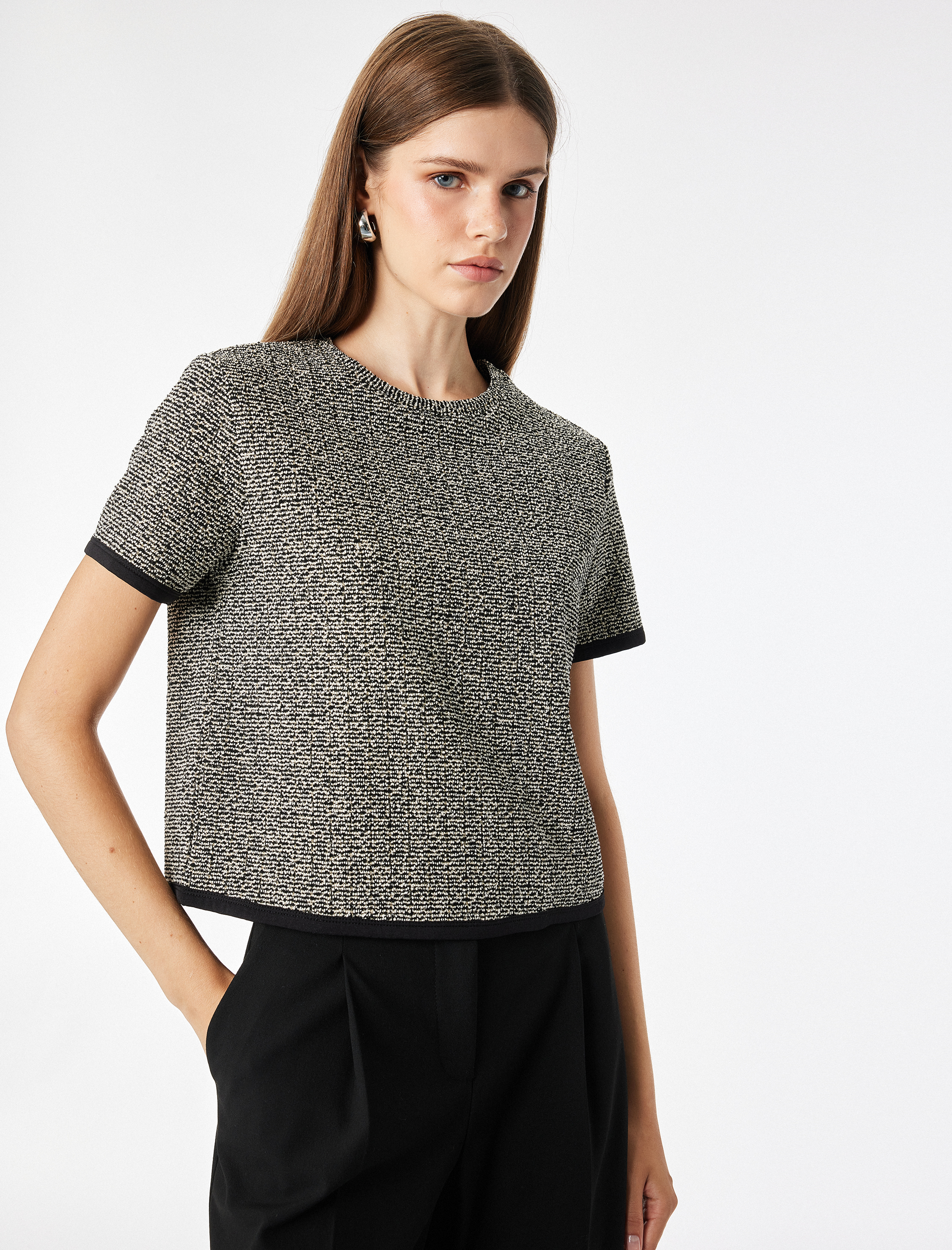  Slim Fit Bisiklet Yaka Kısa Kollu Tüvit Tişört
