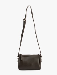 Fermuarlı Metal Aksesuarlı Suni Deri Çapraz Çanta