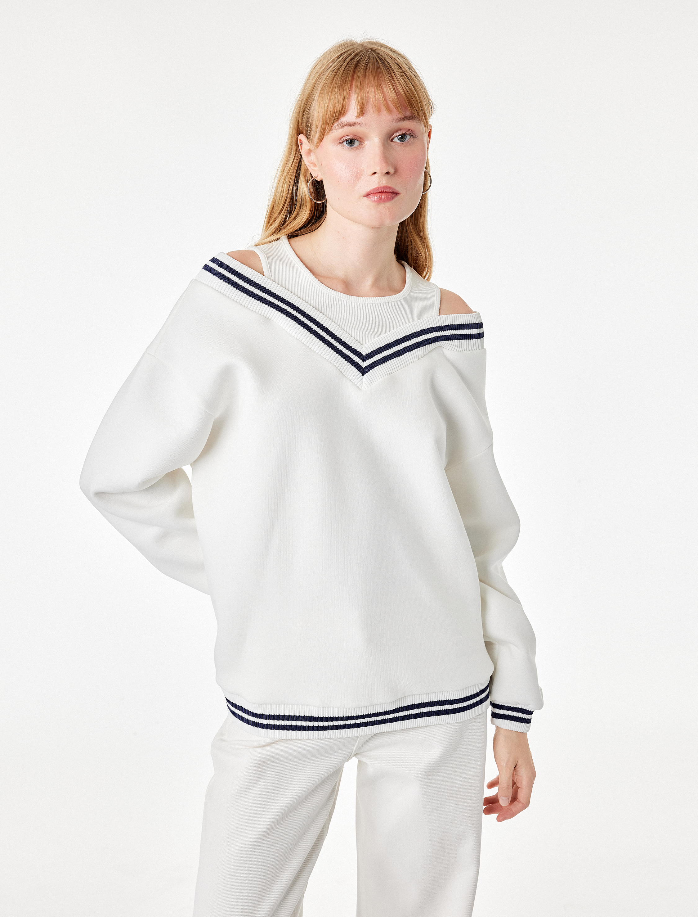   Üç İplik Şardonlu V Yaka Biyeli Atlet Detaylı Uzun Kollu Sweatshirt