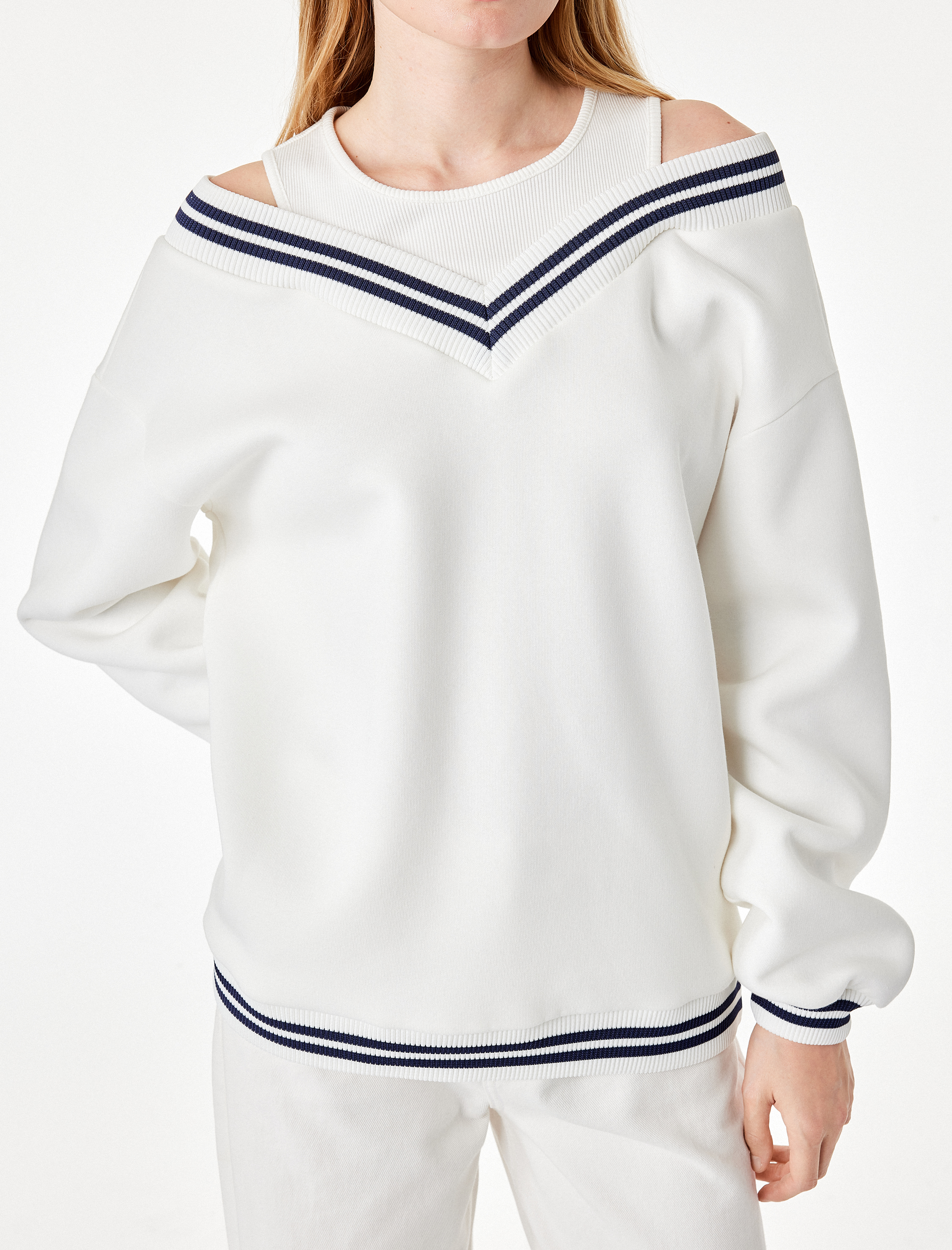  Üç İplik Şardonlu V Yaka Biyeli Atlet Detaylı Uzun Kollu Sweatshirt