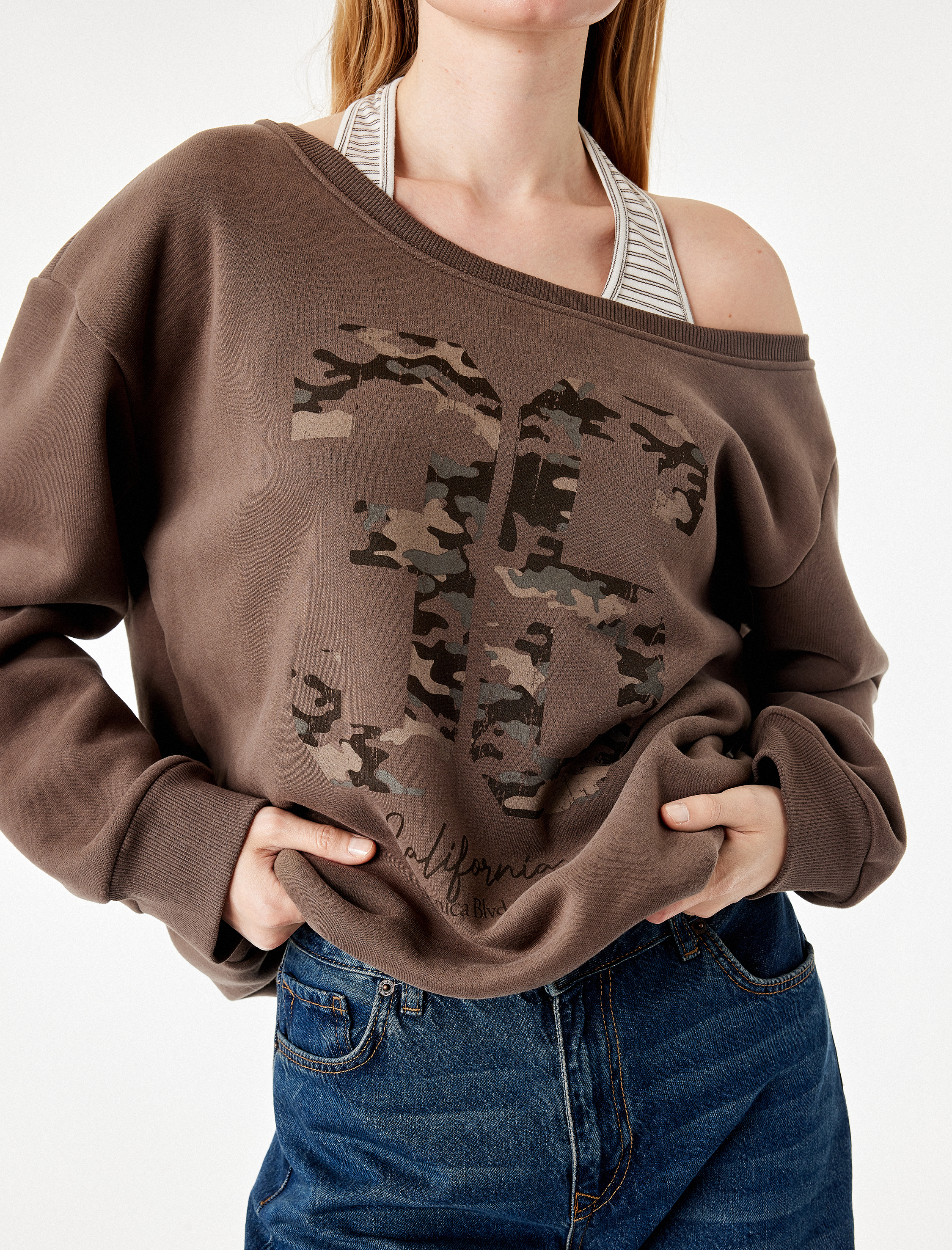   Halter Yaka Uzun Kollu Şardonlu Baskılı Sweatshirt