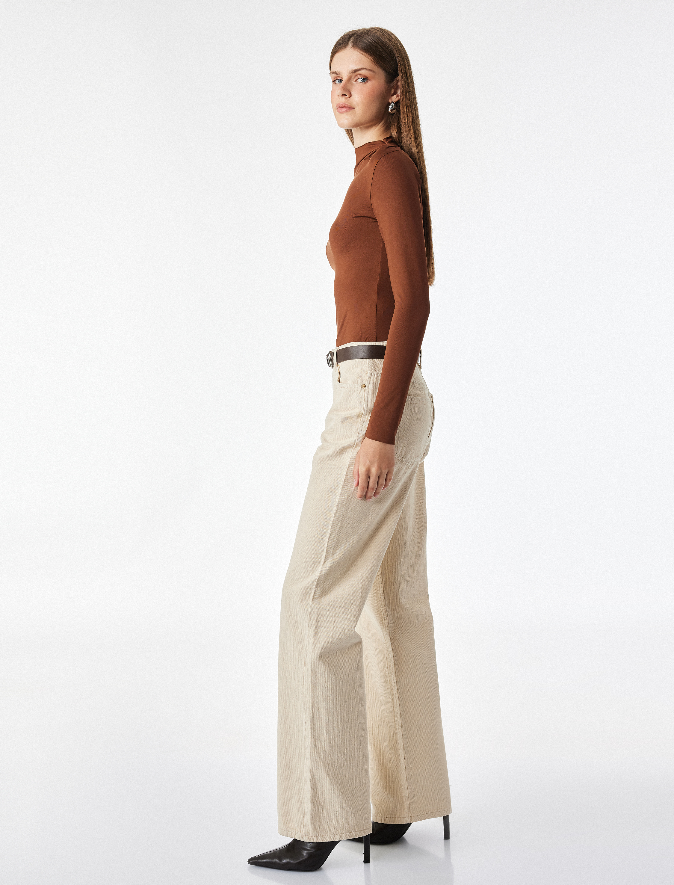   Slim Fit Uzun Kollu Drape Detaylı Hafif Dik Yaka Bodysuit