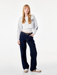 Şardonlu Rahat Kalıp Kayık Yaka Uzun Kollu Baskılı Crop Sweatshirt