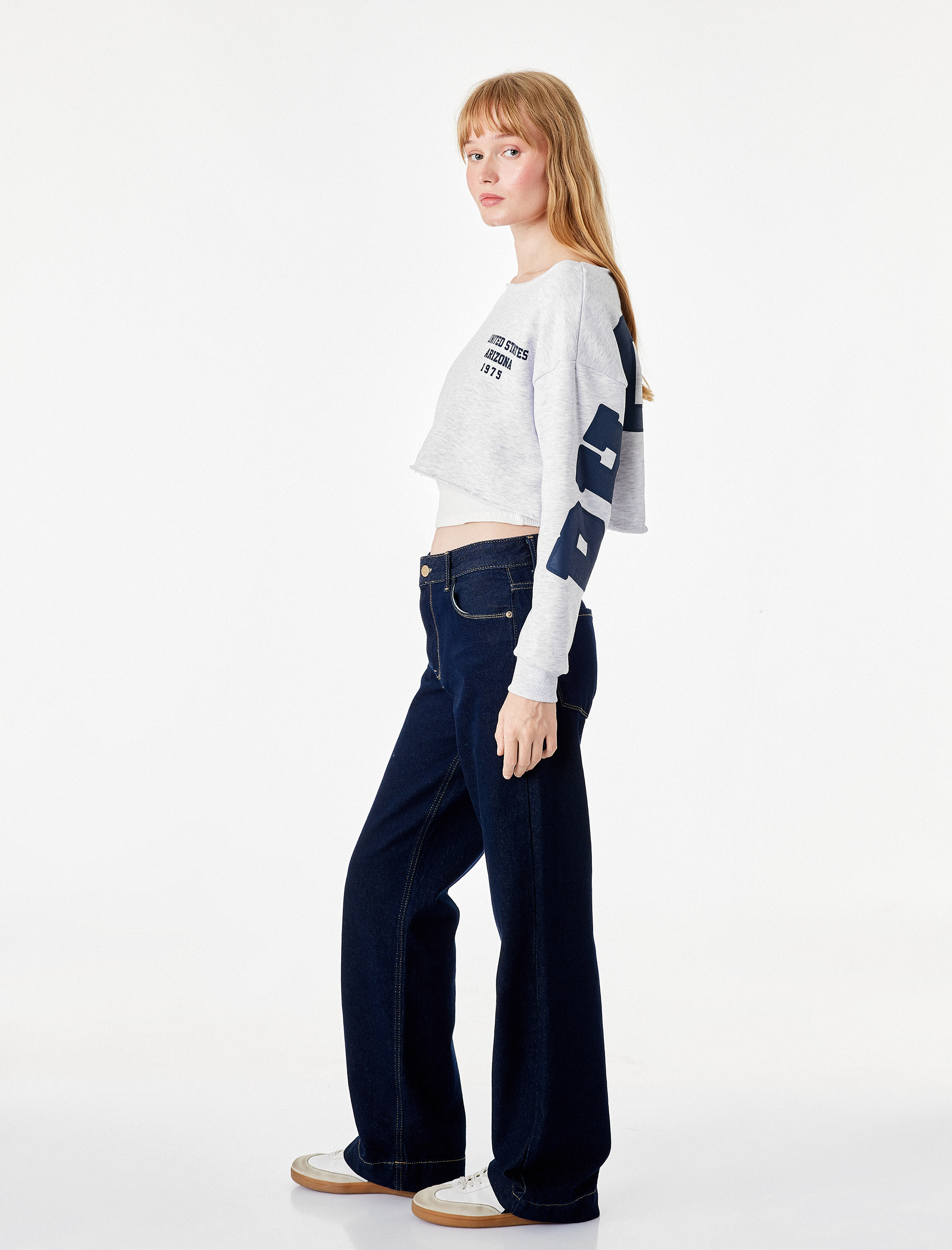   Şardonlu Rahat Kalıp Kayık Yaka Uzun Kollu Baskılı Crop Sweatshirt