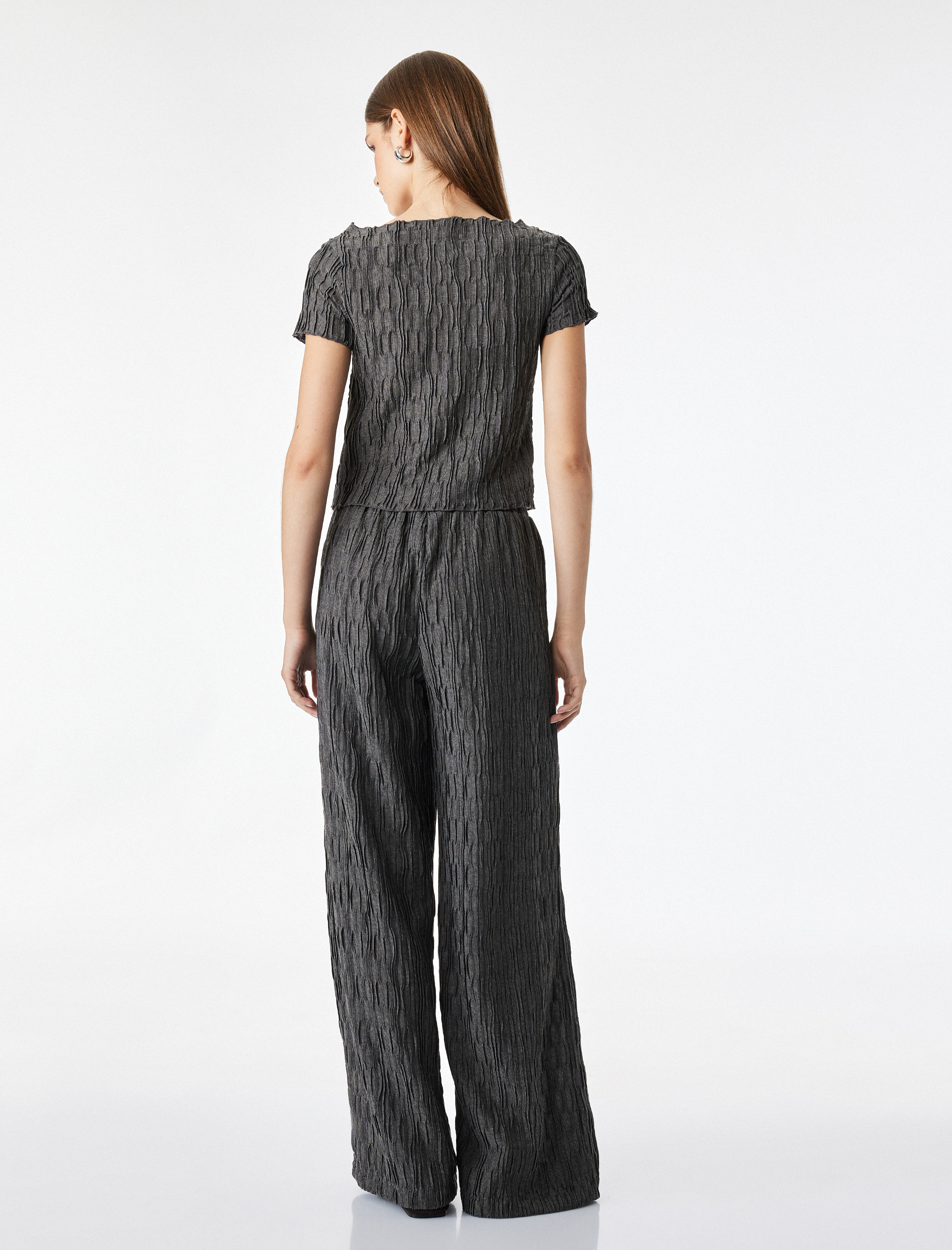   Bürümcük Kumaş Dokulu Slim Fit Kayık Yaka Kısa Kollu Tişört