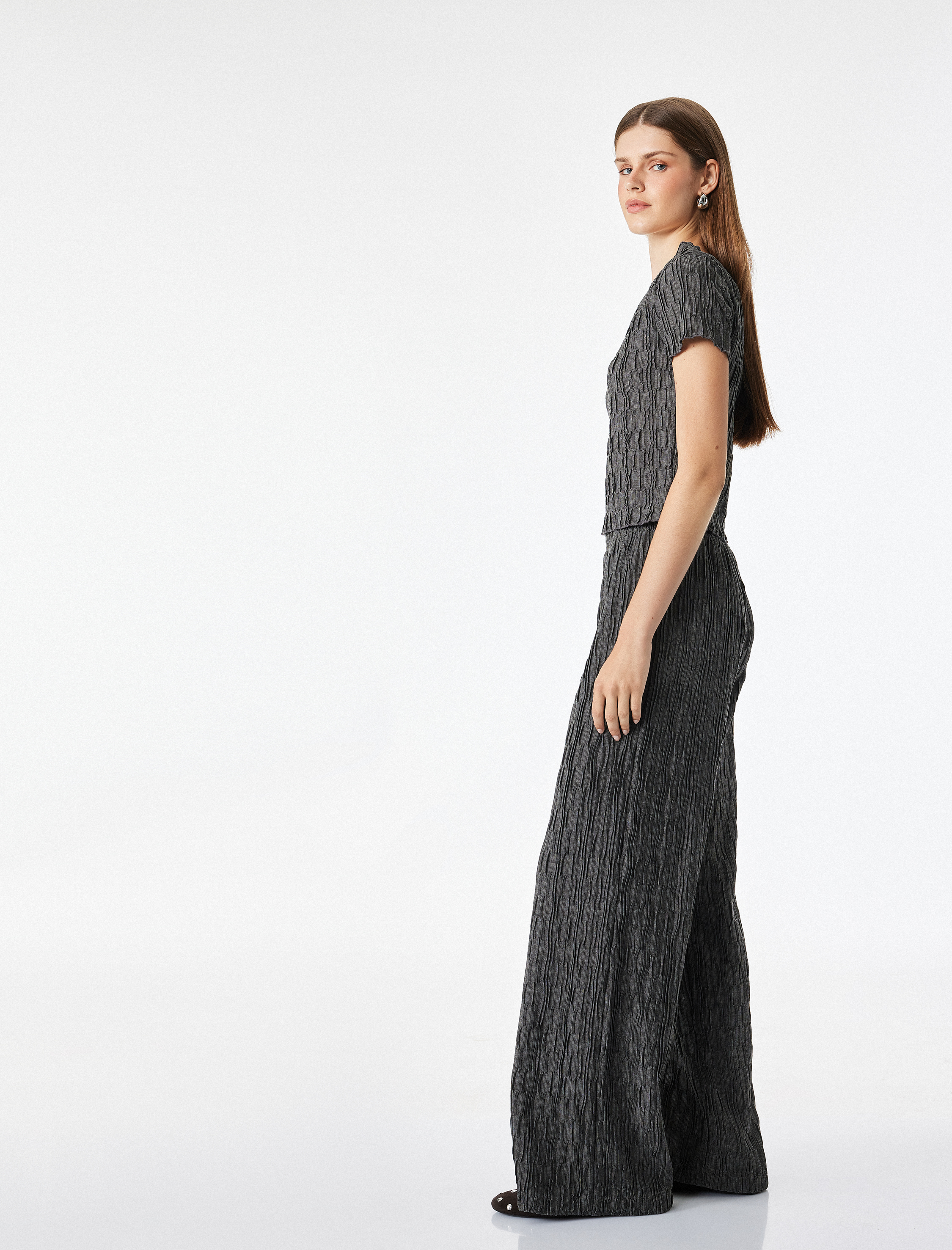   Bürümcük Kumaş Dokulu Slim Fit Kayık Yaka Kısa Kollu Tişört