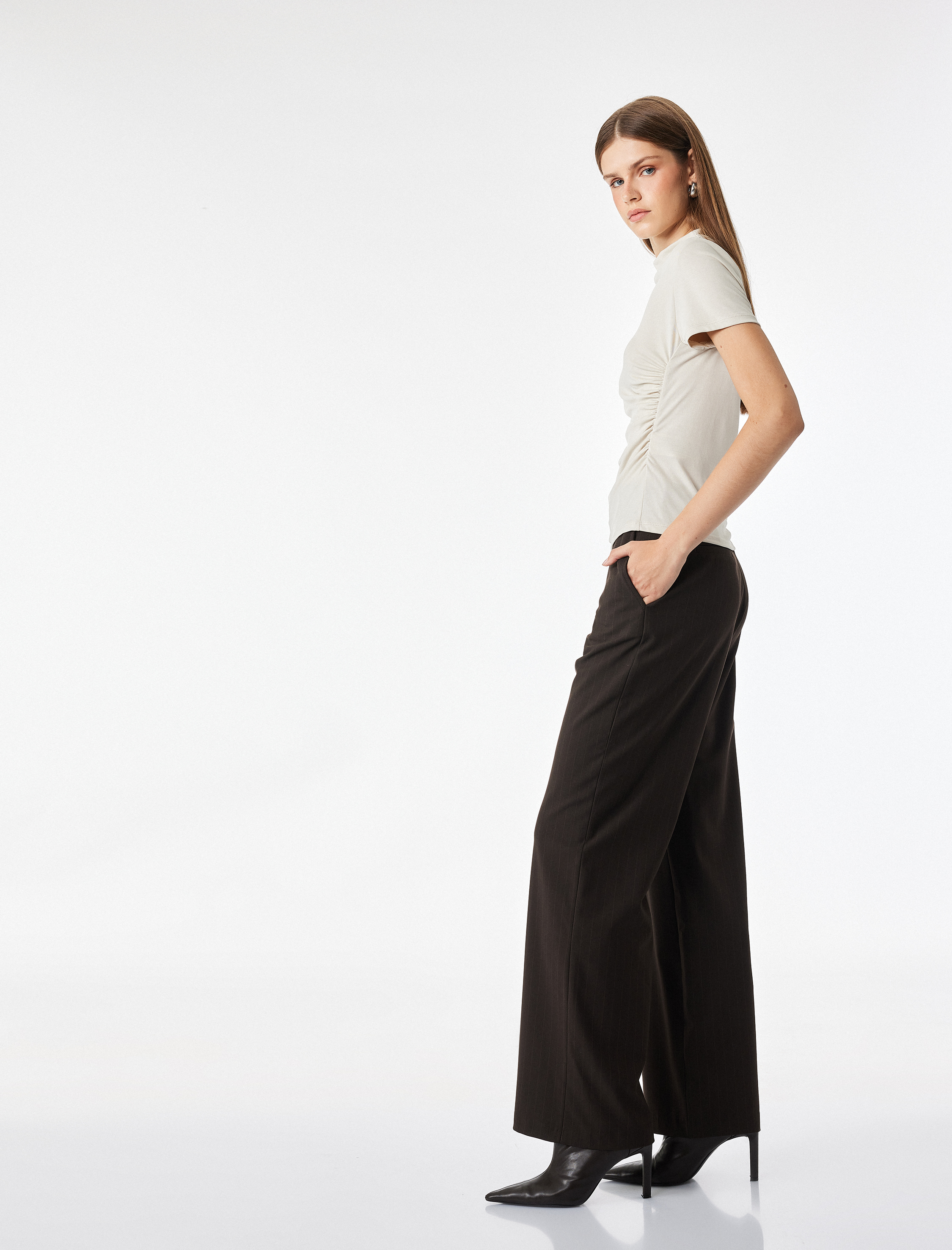   Modal Kumaş Slim Fit Drapeli Kısa Kollu Geniş Dik Yaka Bluz