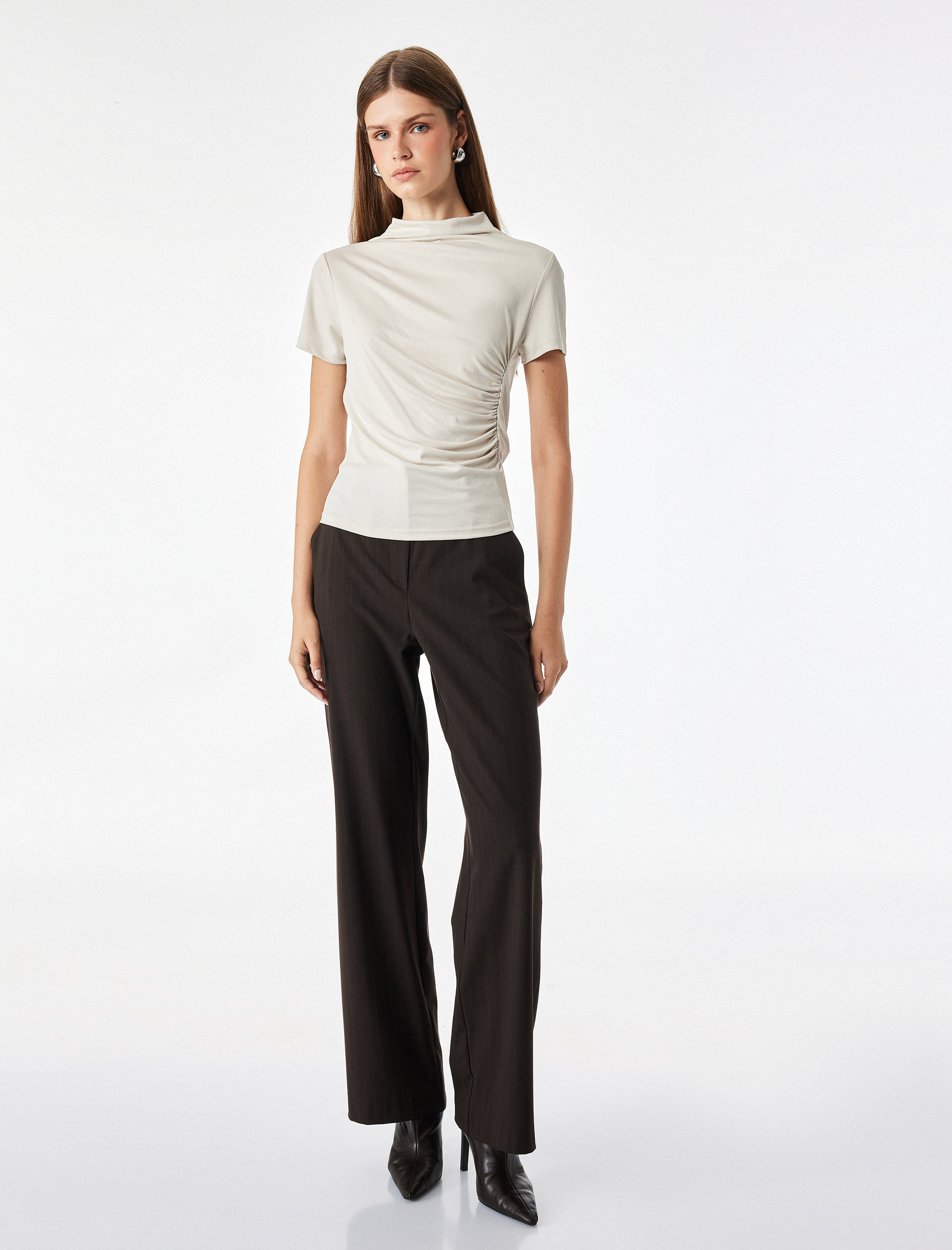   Modal Kumaş Slim Fit Drapeli Kısa Kollu Geniş Dik Yaka Bluz