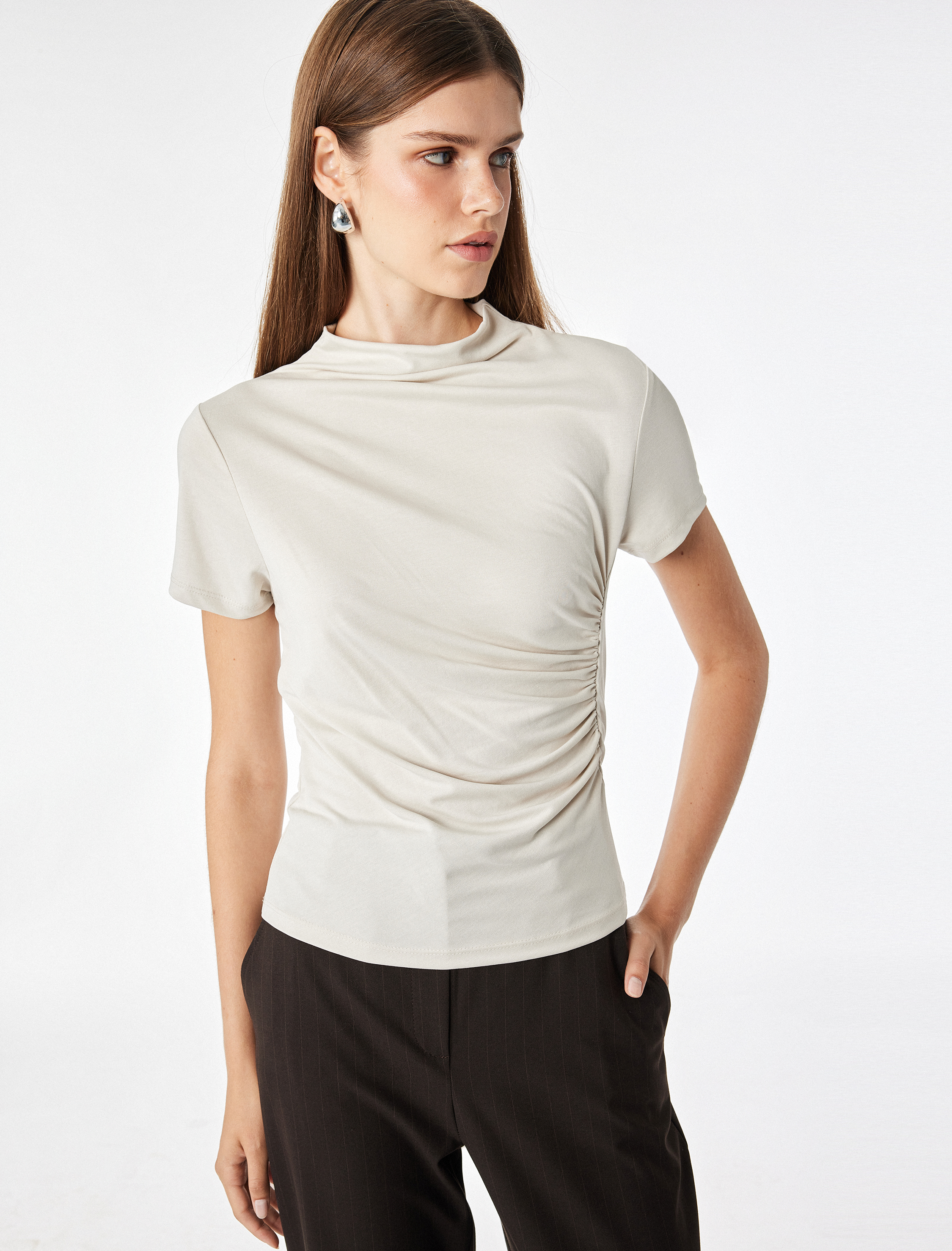  Modal Kumaş Slim Fit Drapeli Kısa Kollu Geniş Dik Yaka Bluz