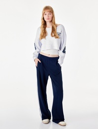 Rahat Kalıp Üç İplik Şardonlu Kayık Yaka Uzun Kollu Baskılı Crop Sweatshirt
