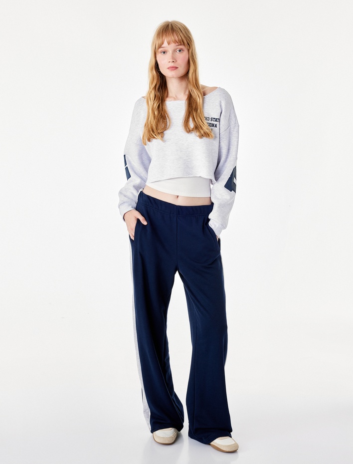  Rahat Kalıp Üç İplik Şardonlu Kayık Yaka Uzun Kollu Baskılı Crop Sweatshirt