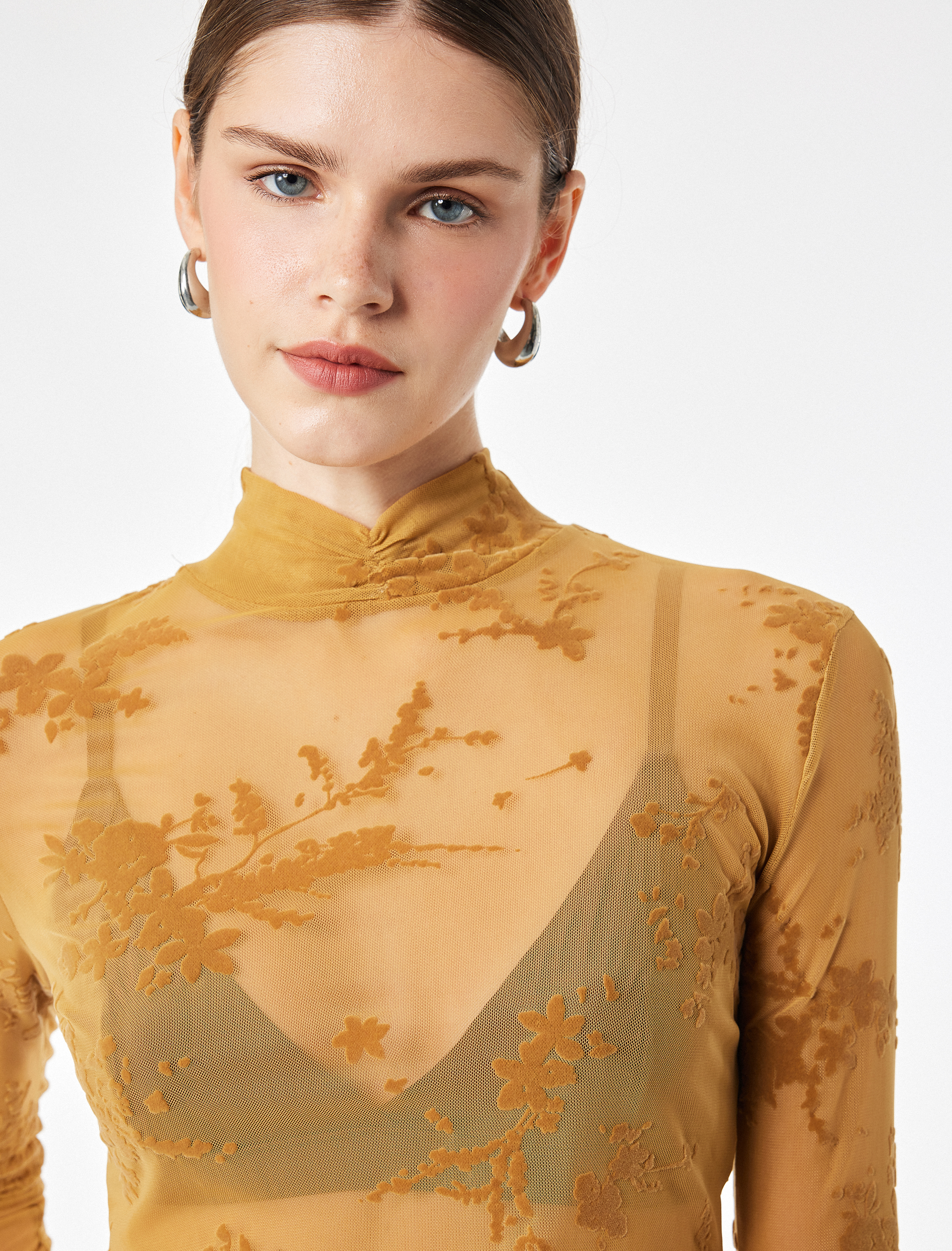   Slim Fit Dik Yaka Uzun Kollu Çiçekli Tül Bluz