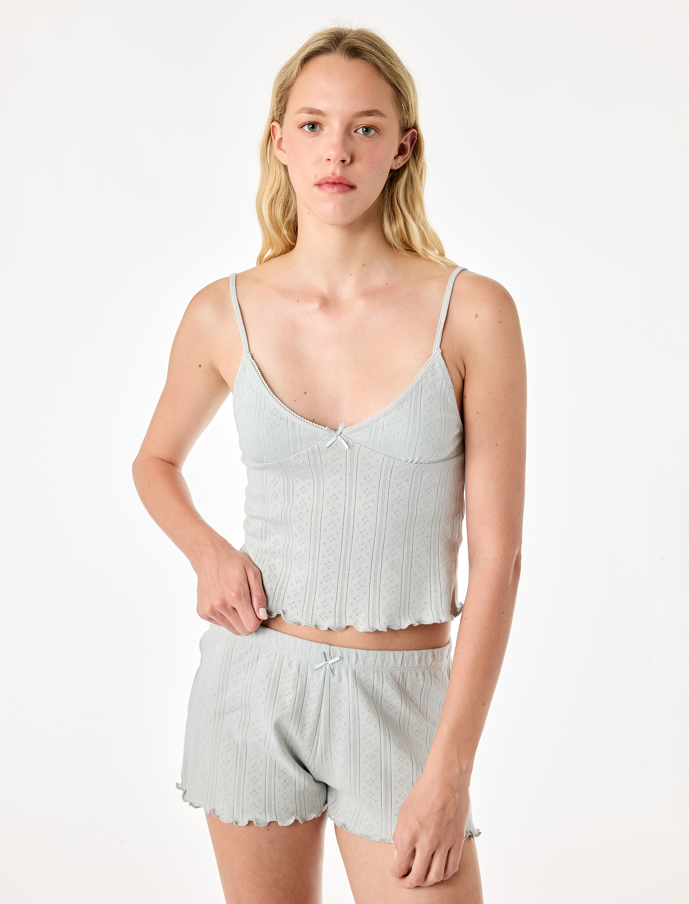   Fiyonk Detaylı Dokulu Pamuklu Askılı Şortlu Pijama Takımı