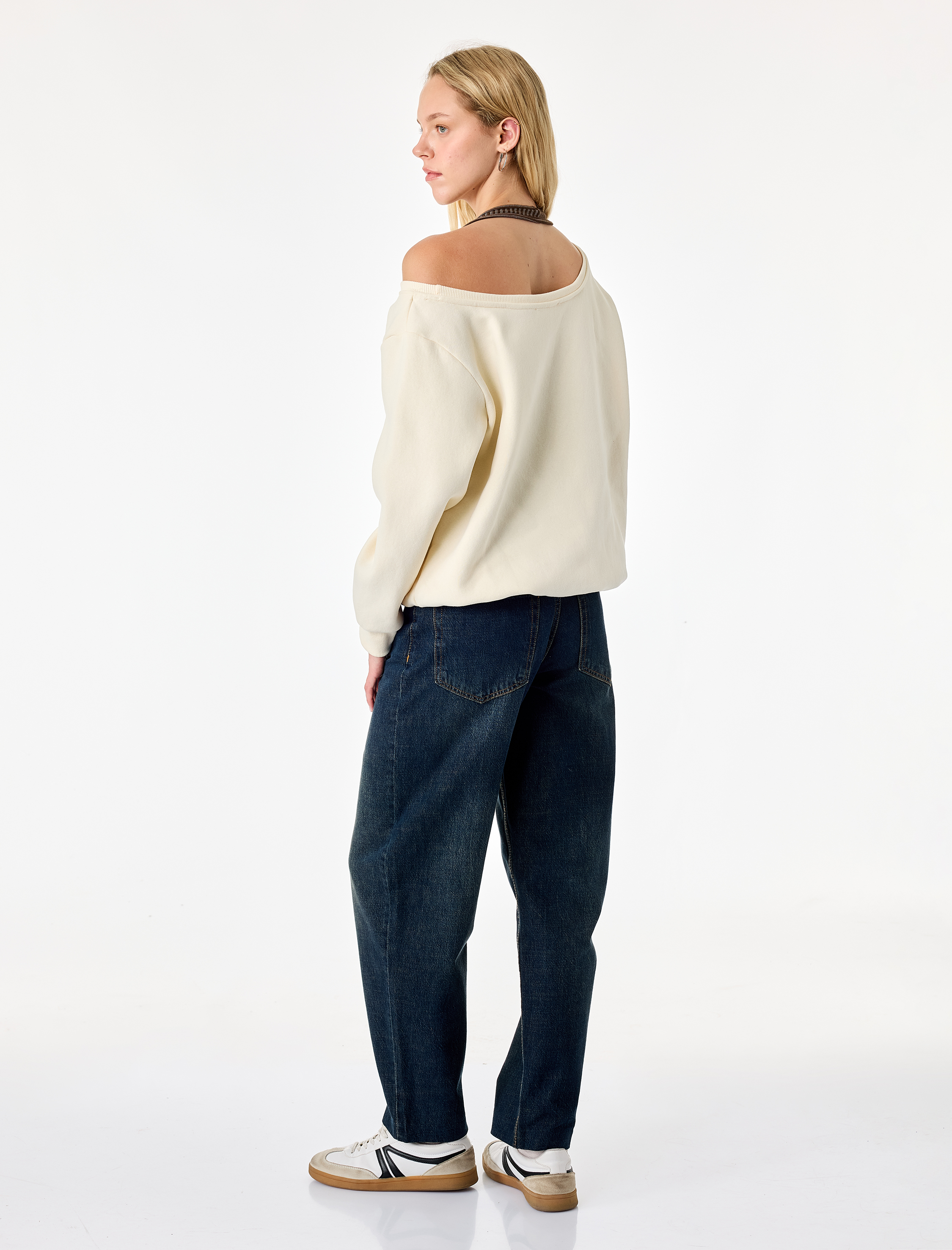   Halter Yaka Uzun Kollu Şardonlu Baskılı Sweatshirt