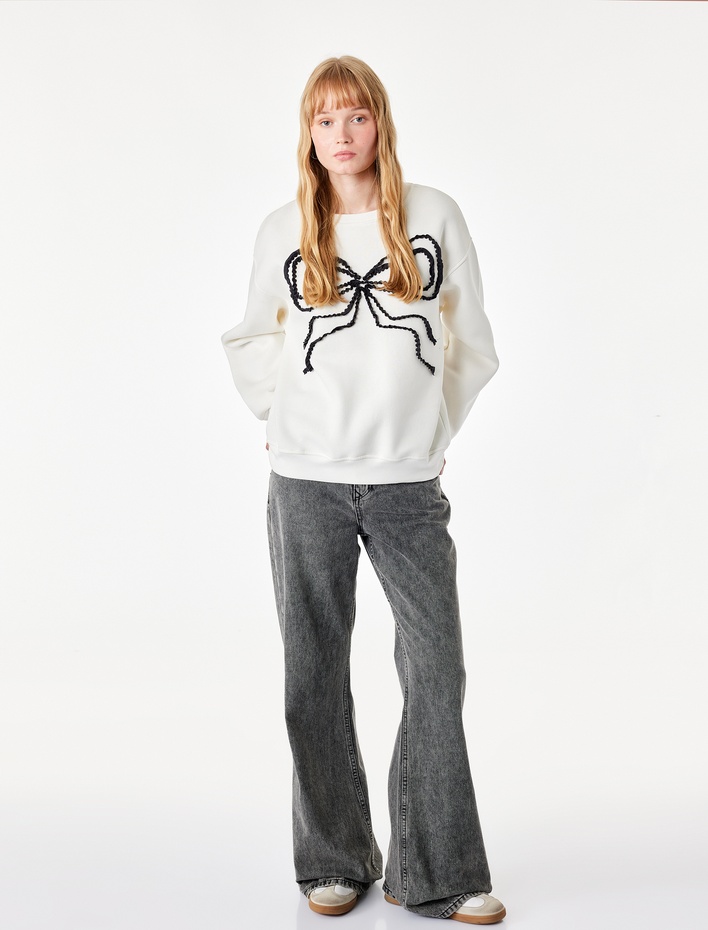  Üç İplik Şardonlu Fiyonk Nakışlı Bisiklet Yaka Uzun Kollu Sweatshirt