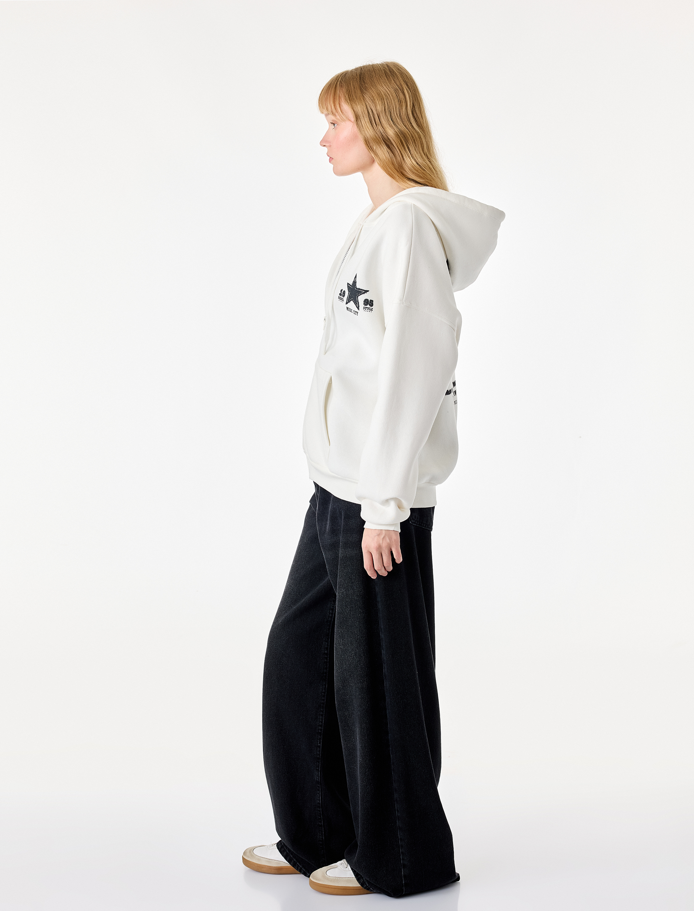   Şardonlu Uzun Kollu Fermuarlı Kanguru Cepli Baskılı Kapüşonlu Sweatshirt