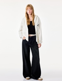 Şardonlu Uzun Kollu Fermuarlı Kanguru Cepli Baskılı Kapüşonlu Sweatshirt