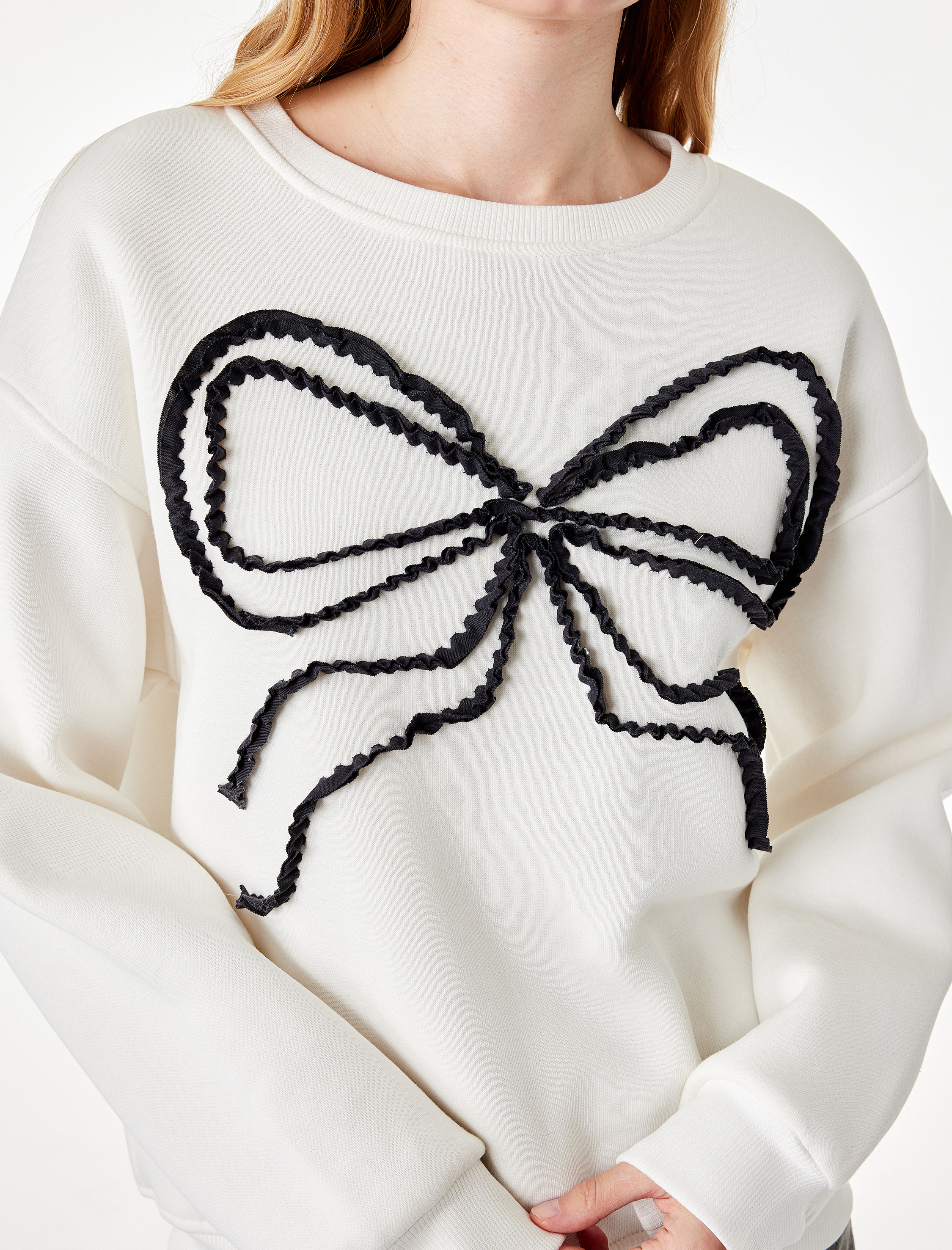   Üç İplik Şardonlu Fiyonk Nakışlı Bisiklet Yaka Uzun Kollu Sweatshirt