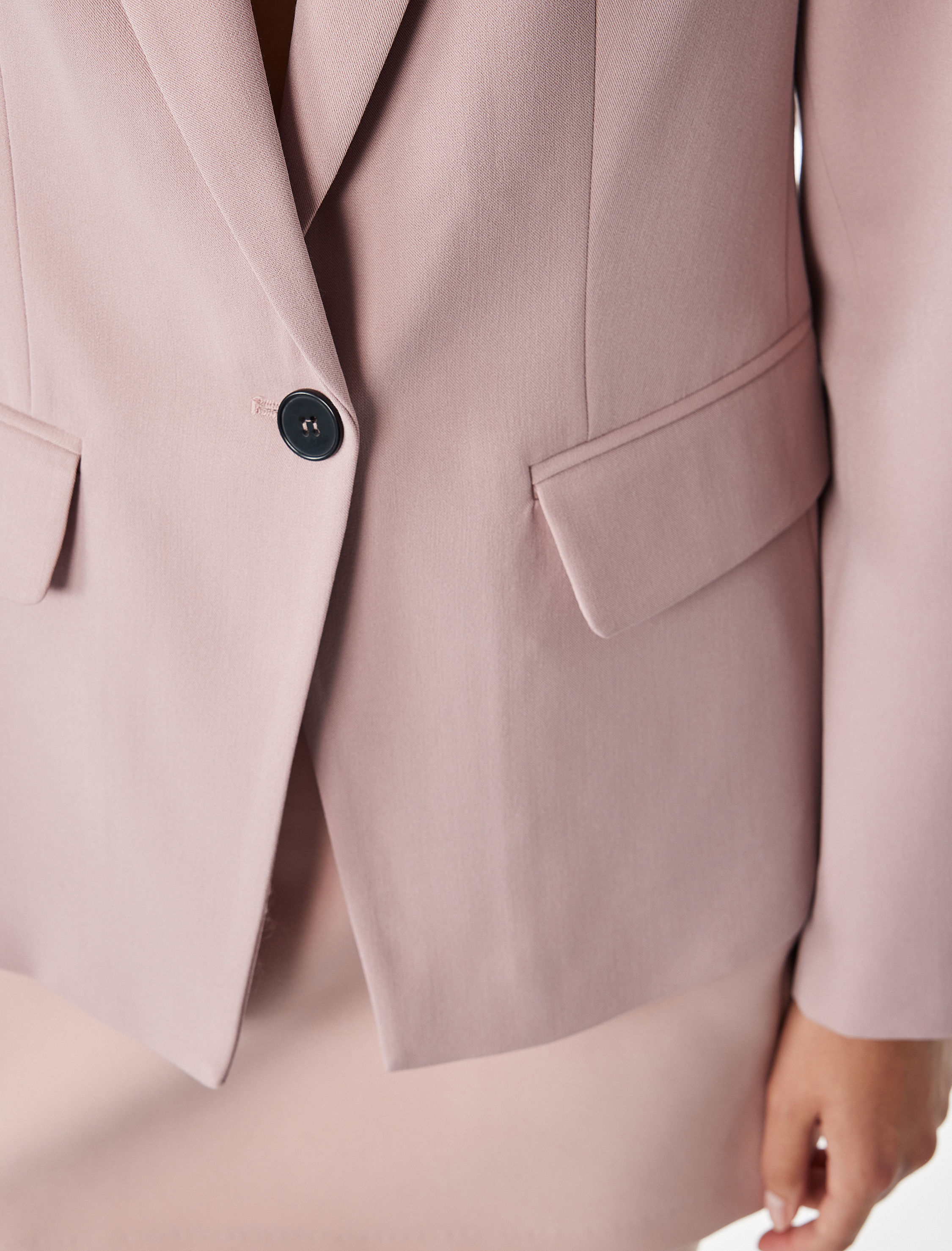   Geniş Yaka Cep Detaylı Düğmeli Blazer Ceket