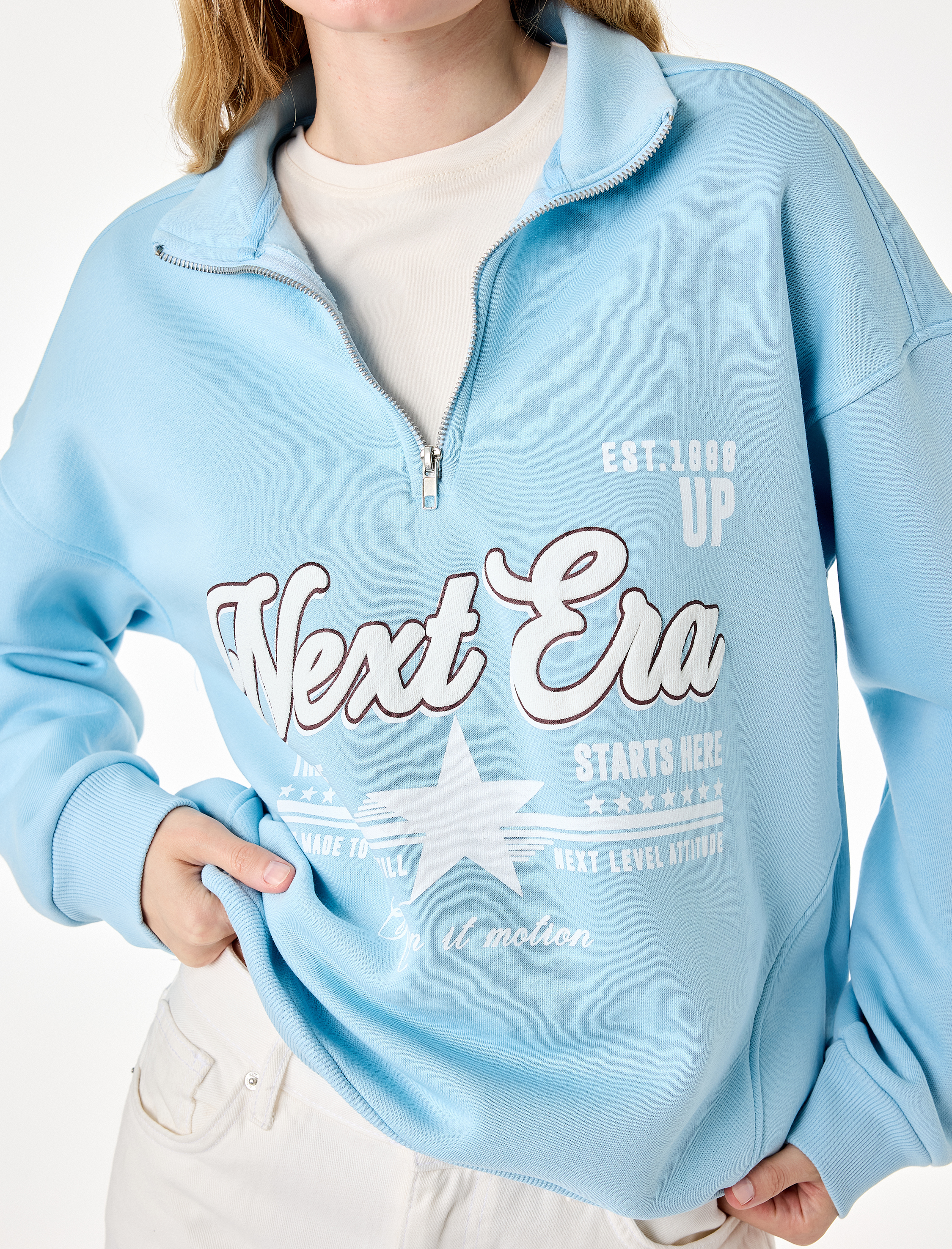   Şardonlu Yarım Fermuarlı Dik Yaka Uzun Kollu Baskılı Sweatshirt