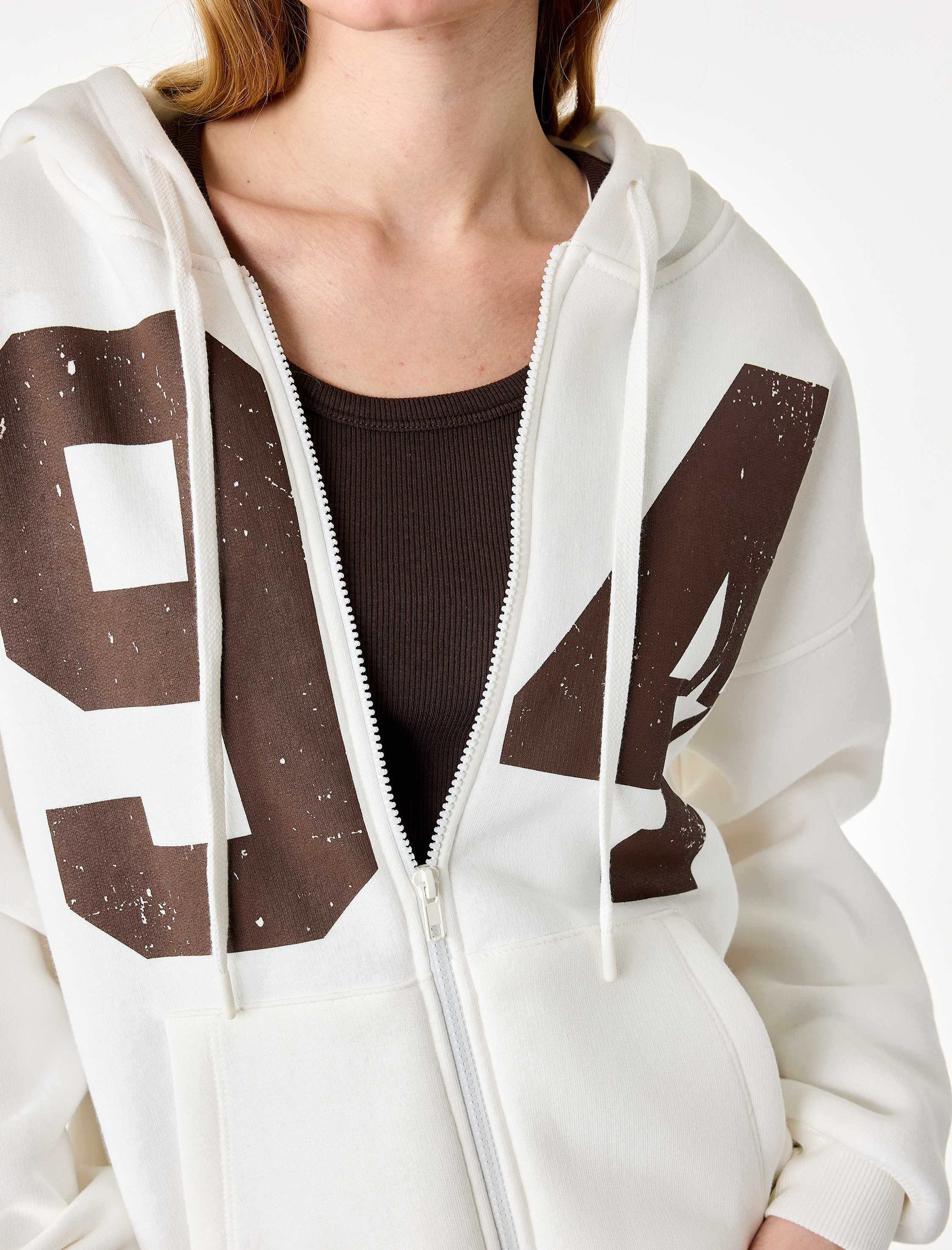   Şardonlu Uzun Kollu Kanguru Cep Detaylı Kapüşonlu Fermuarlı Baskılı Sweatshirt