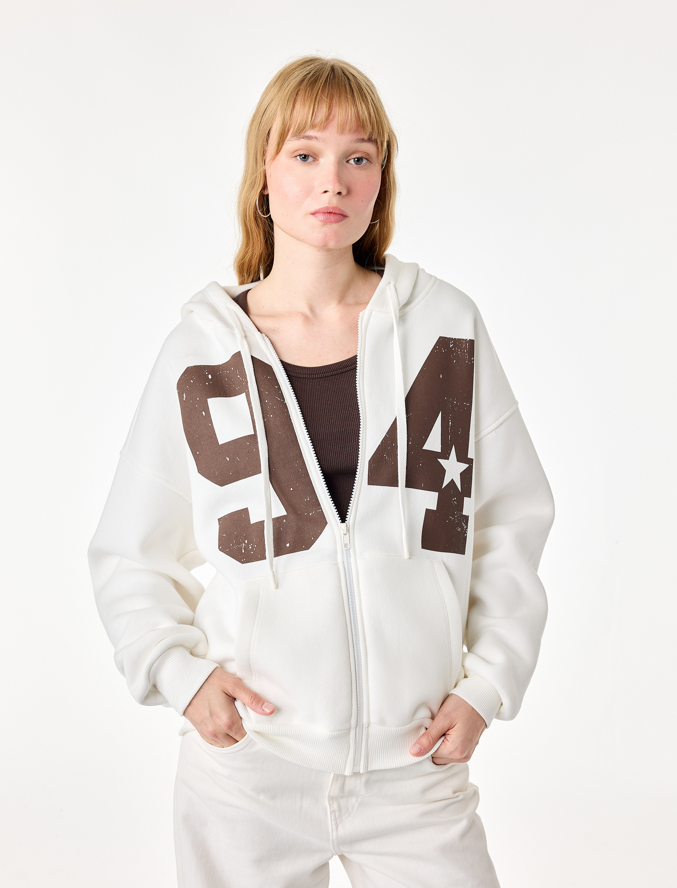   Şardonlu Uzun Kollu Kanguru Cep Detaylı Kapüşonlu Fermuarlı Baskılı Sweatshirt