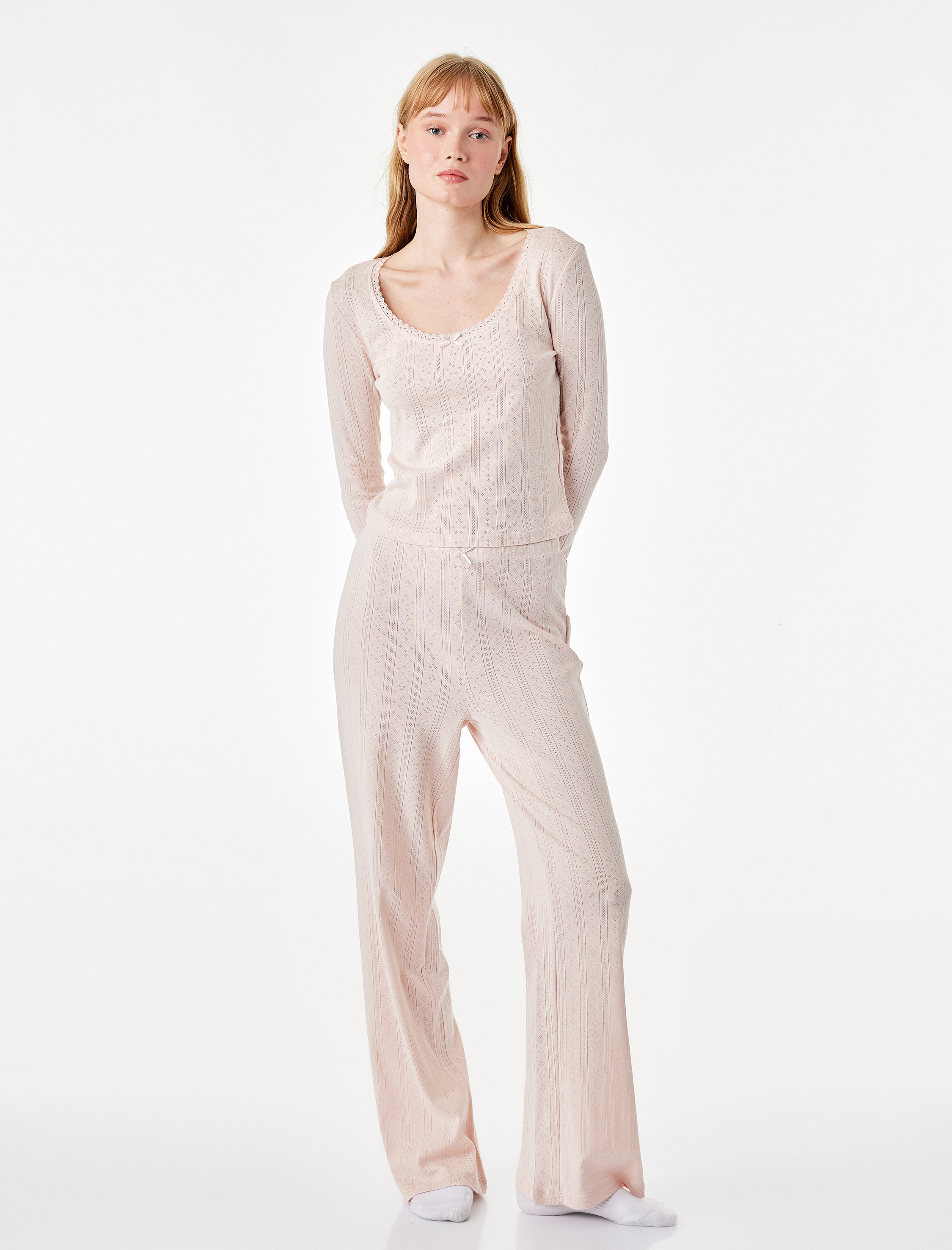   Pamuklu U Yaka Fiyonk Detaylı Uzun Kollu Pijama Takımı