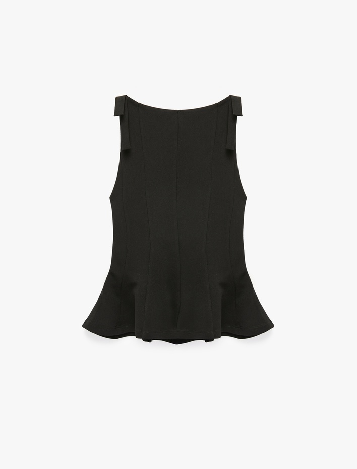  Krep Scuba Kumaş Fiyonk Detaylı Kayık Yaka Kolsuz Peplum Bluz