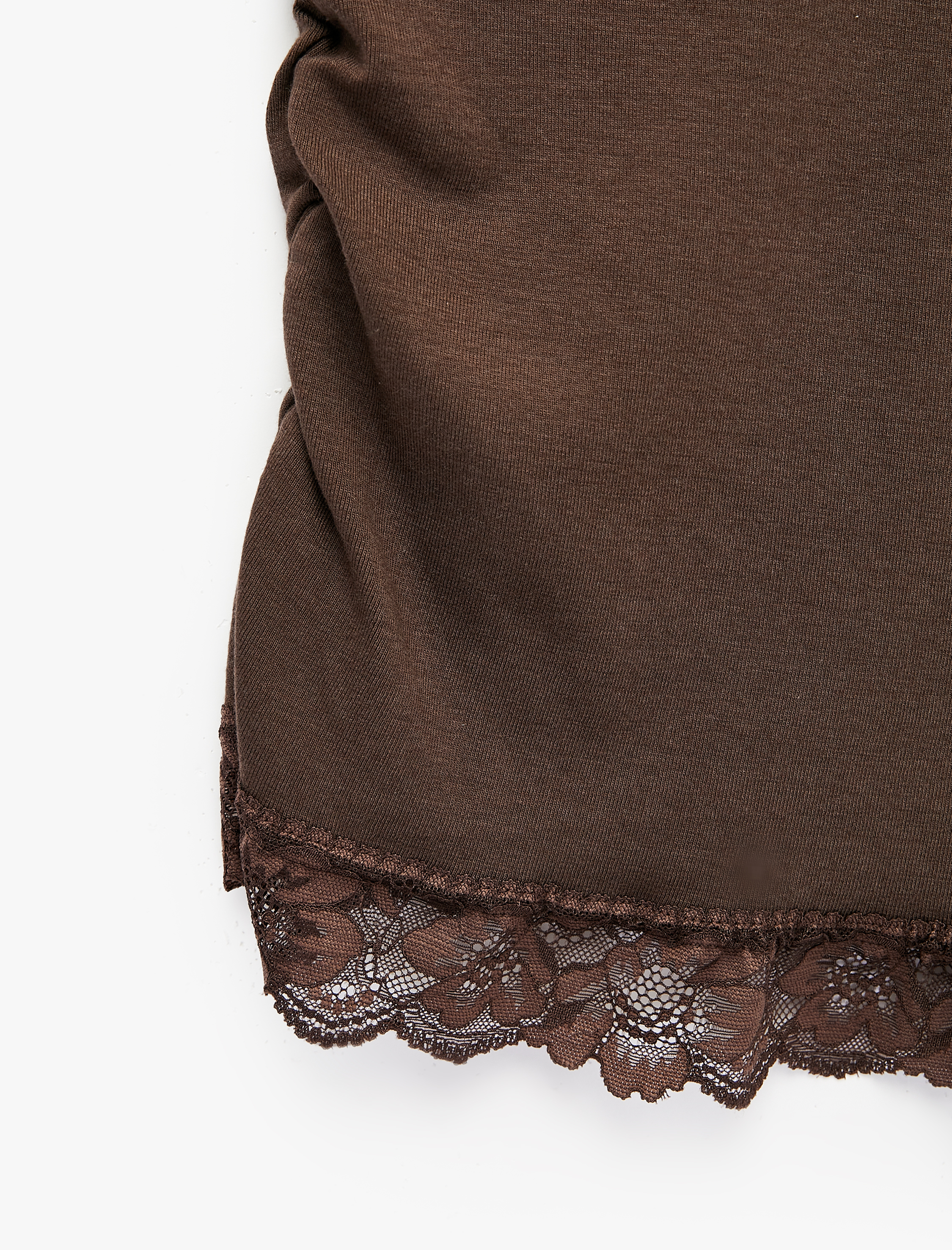   Slim Fit Modal Kumaş Kısa Kollu Asimetrik Yaka Dantel Detaylı Tişört