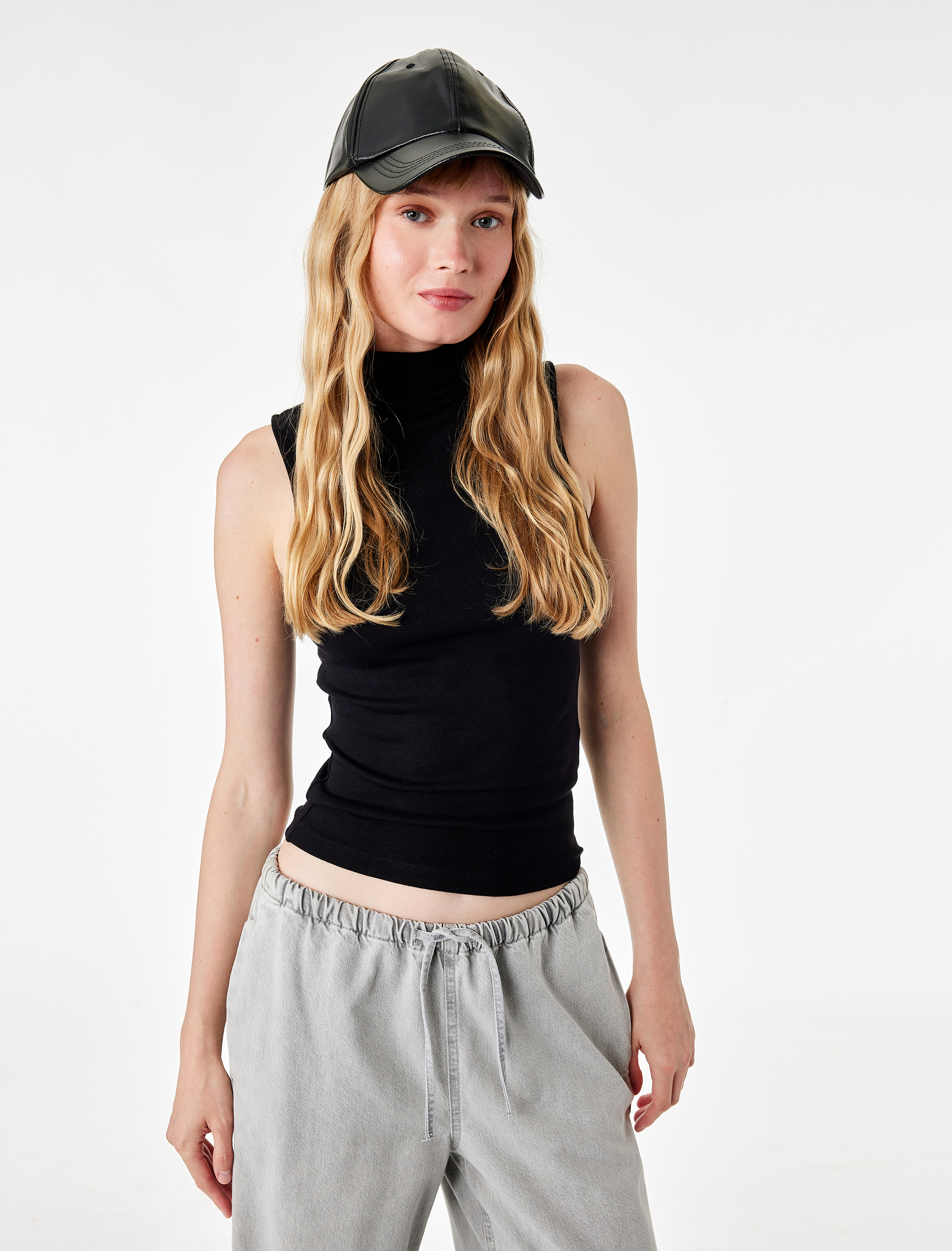   Modal Kumaş Slim Fit Kolsuz Dik Yaka Bluz