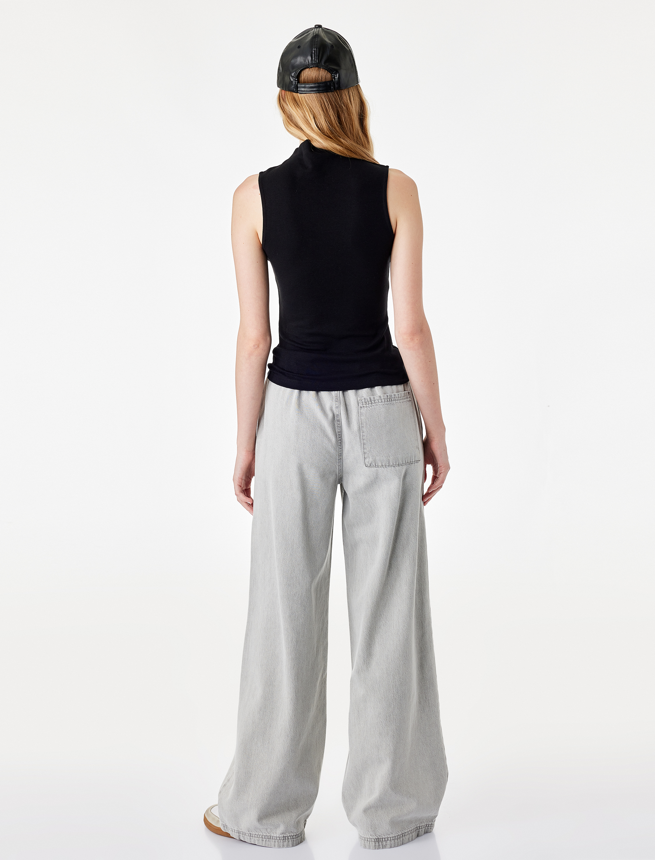   Modal Kumaş Slim Fit Kolsuz Dik Yaka Bluz