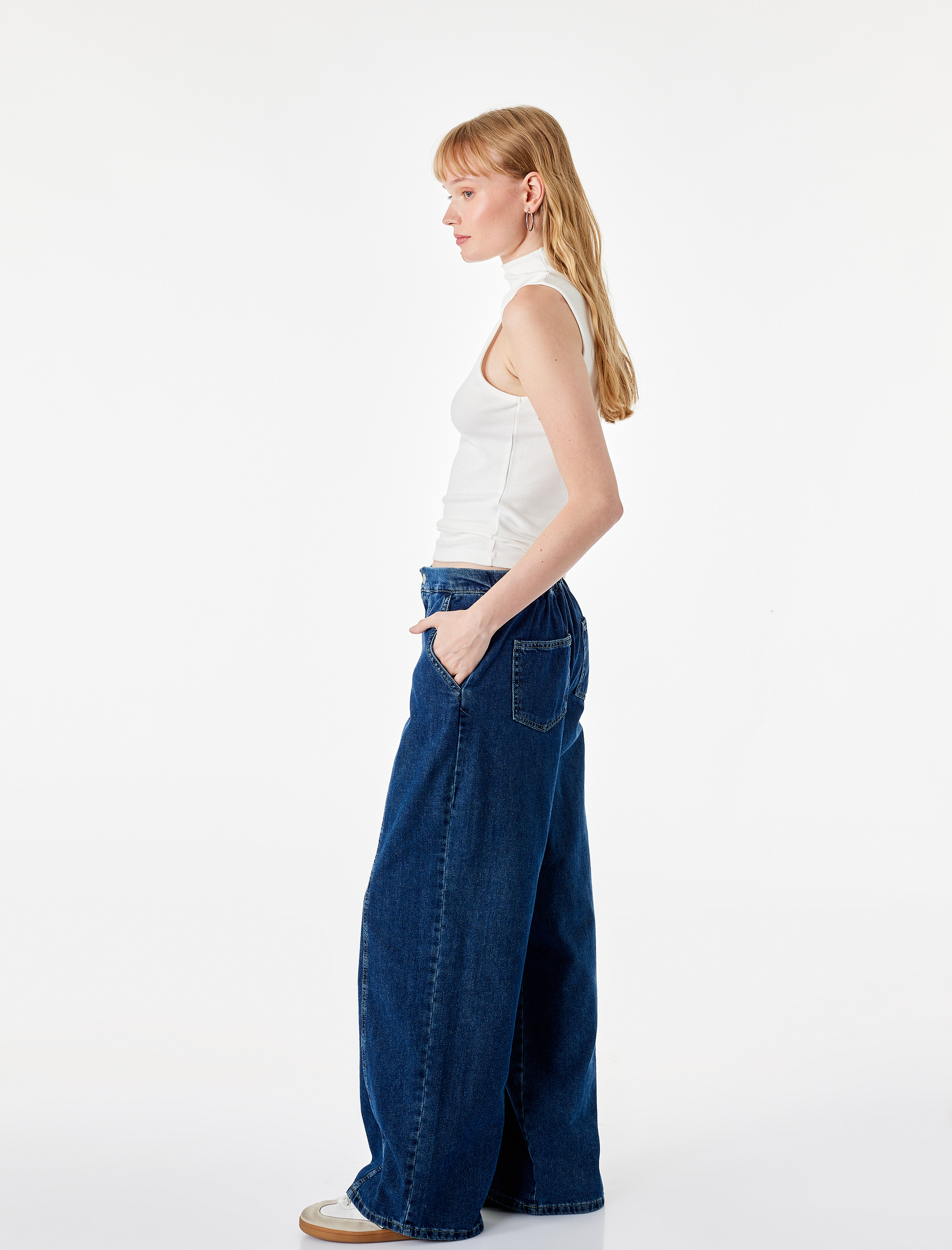   Modal Kumaş Slim Fit Kolsuz Dik Yaka Bluz
