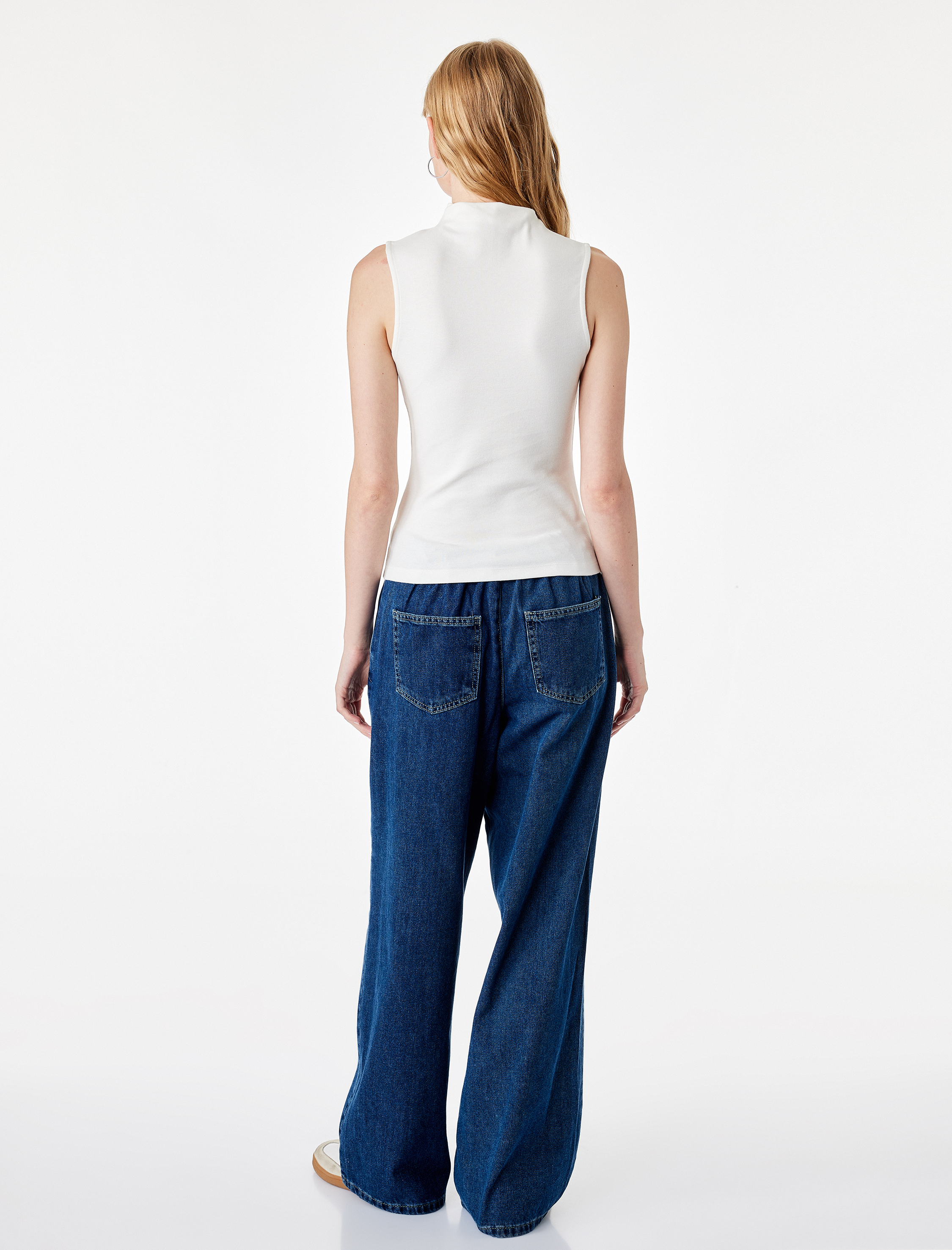  Modal Kumaş Slim Fit Kolsuz Dik Yaka Bluz