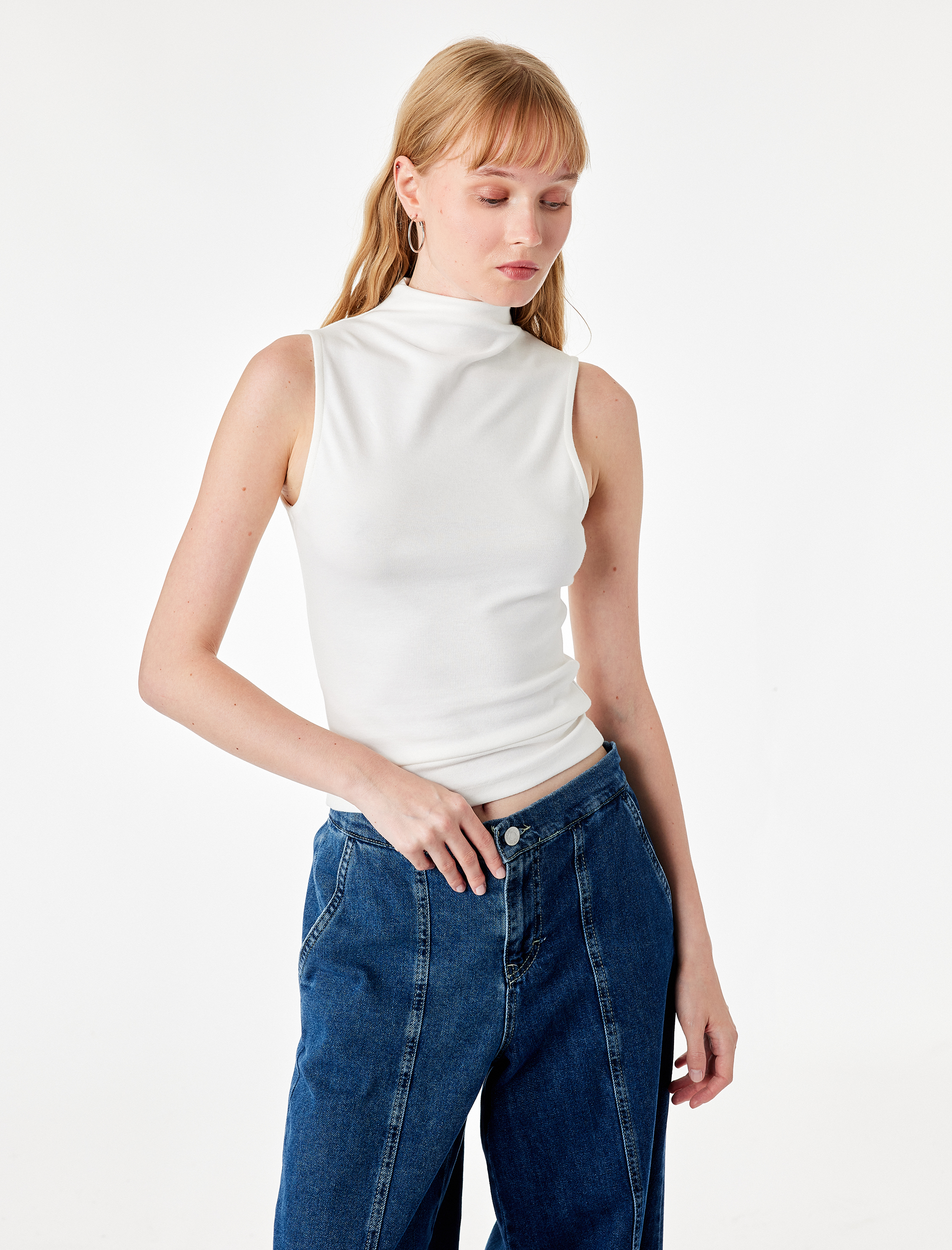   Modal Kumaş Slim Fit Kolsuz Dik Yaka Bluz