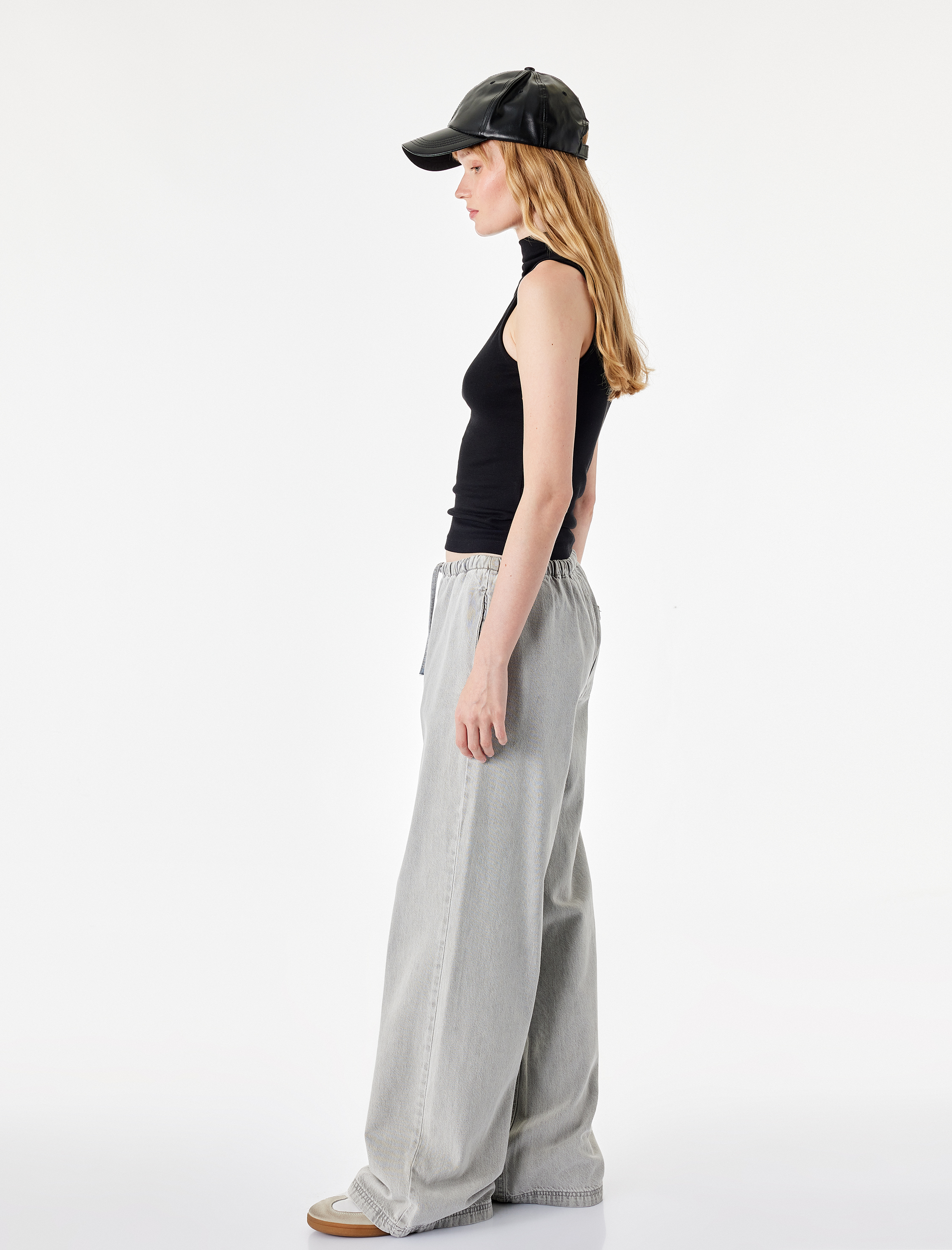   Modal Kumaş Slim Fit Kolsuz Dik Yaka Bluz