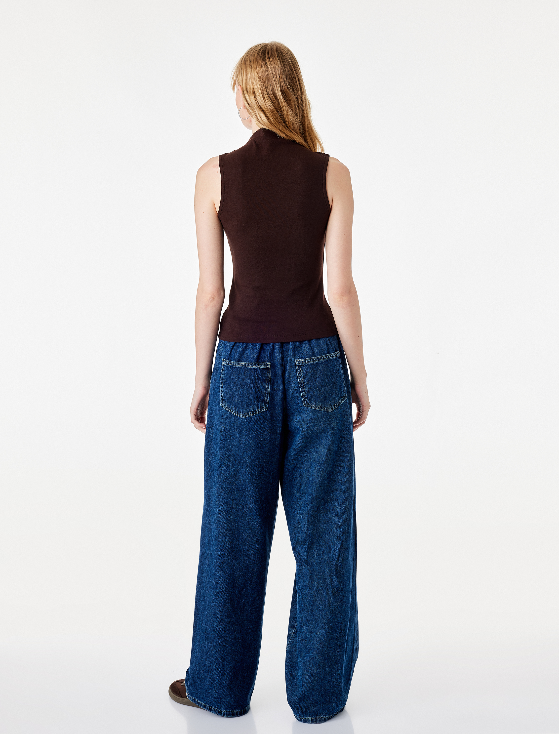   Modal Kumaş Slim Fit Kolsuz Dik Yaka Bluz