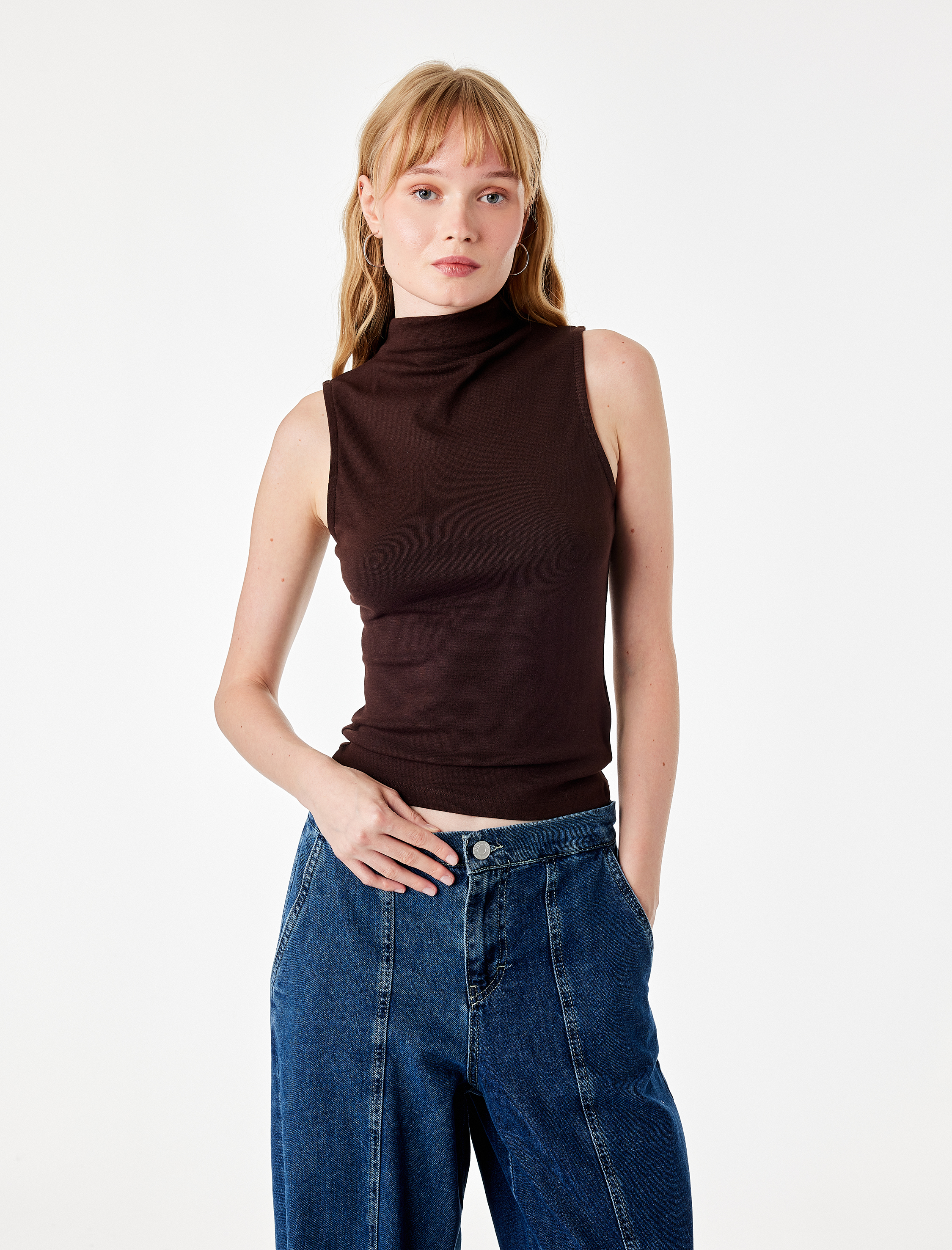   Modal Kumaş Slim Fit Kolsuz Dik Yaka Bluz