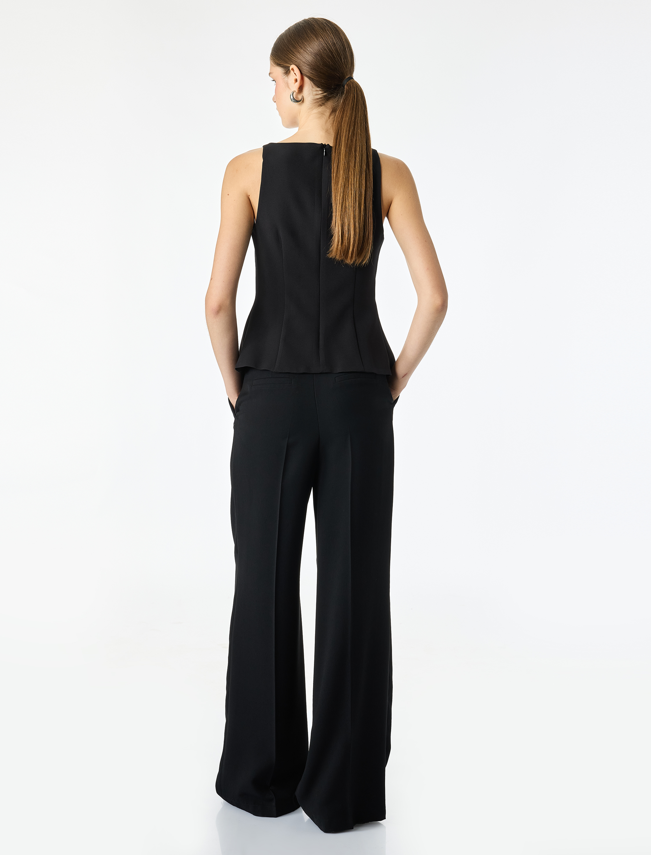   Slim Fit Bisiklet Yaka Kolsuz Peplum Bluz