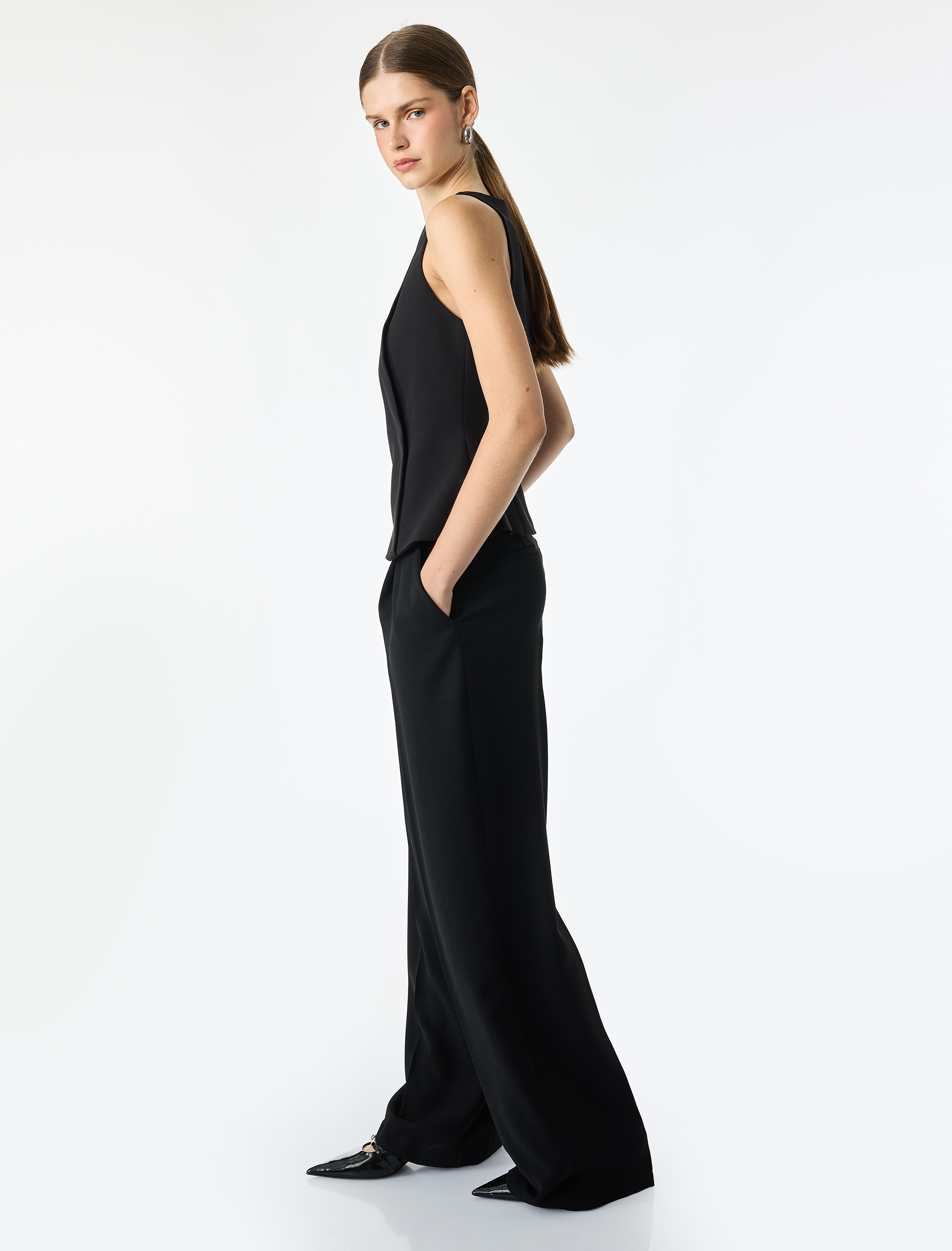   Slim Fit Bisiklet Yaka Kolsuz Peplum Bluz