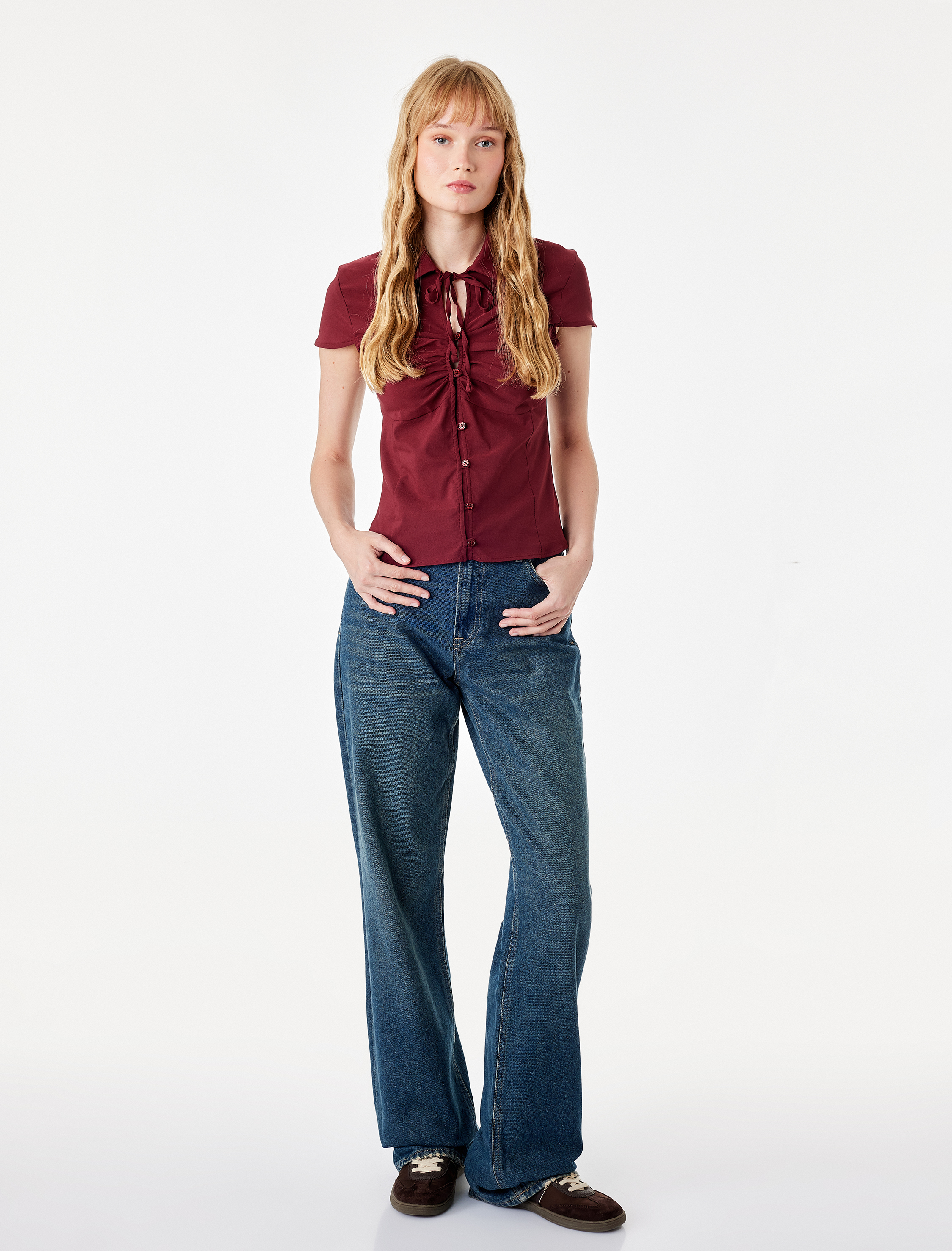   Slim Fit Düğmeli Büzgülü Klasik Yaka Bağcık Detaylı Kısa Kollu Bluz