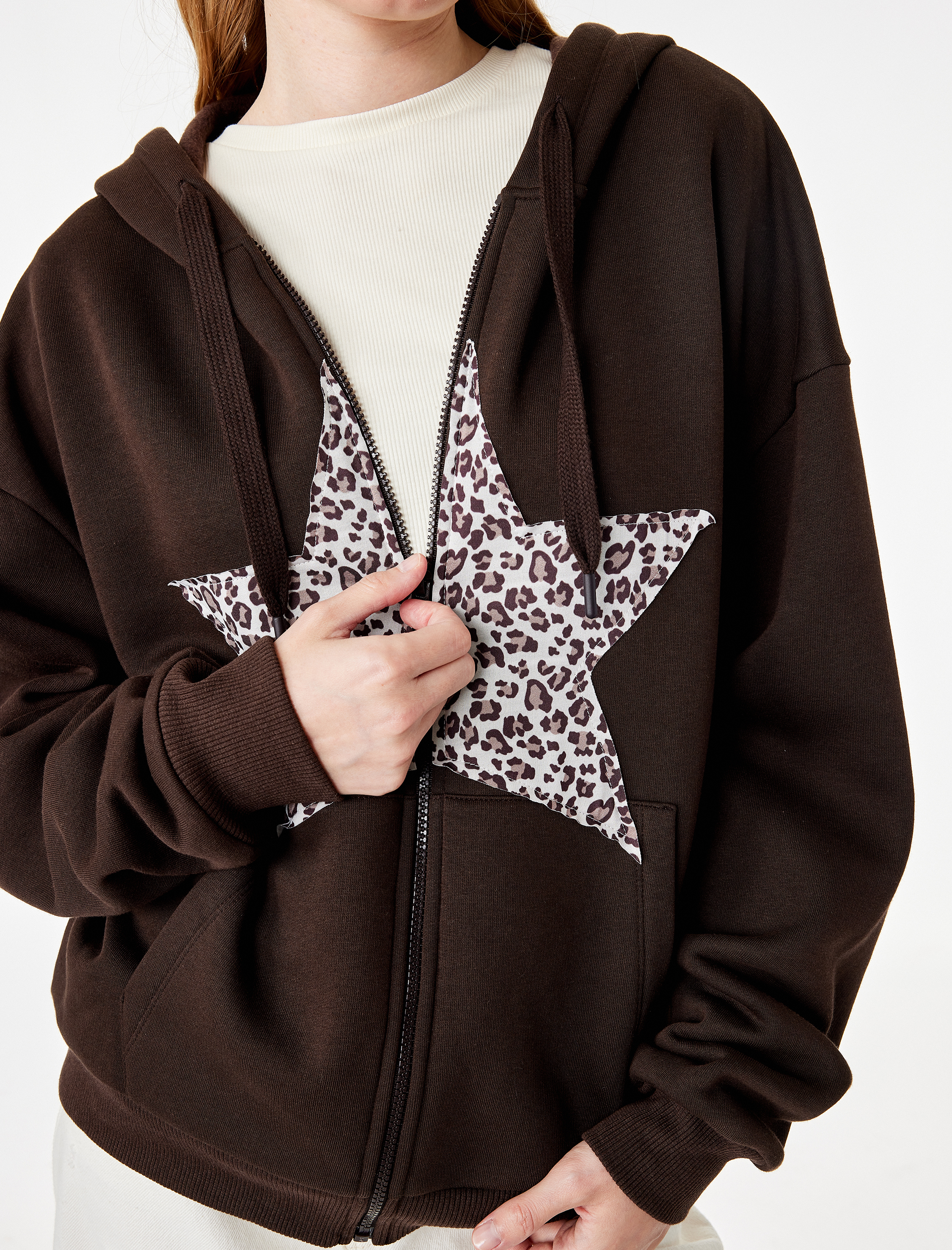   Cep Detaylı Şardonlu Leopar İşlemeli Kapüşonlu Fermuarlı Sweatshirt