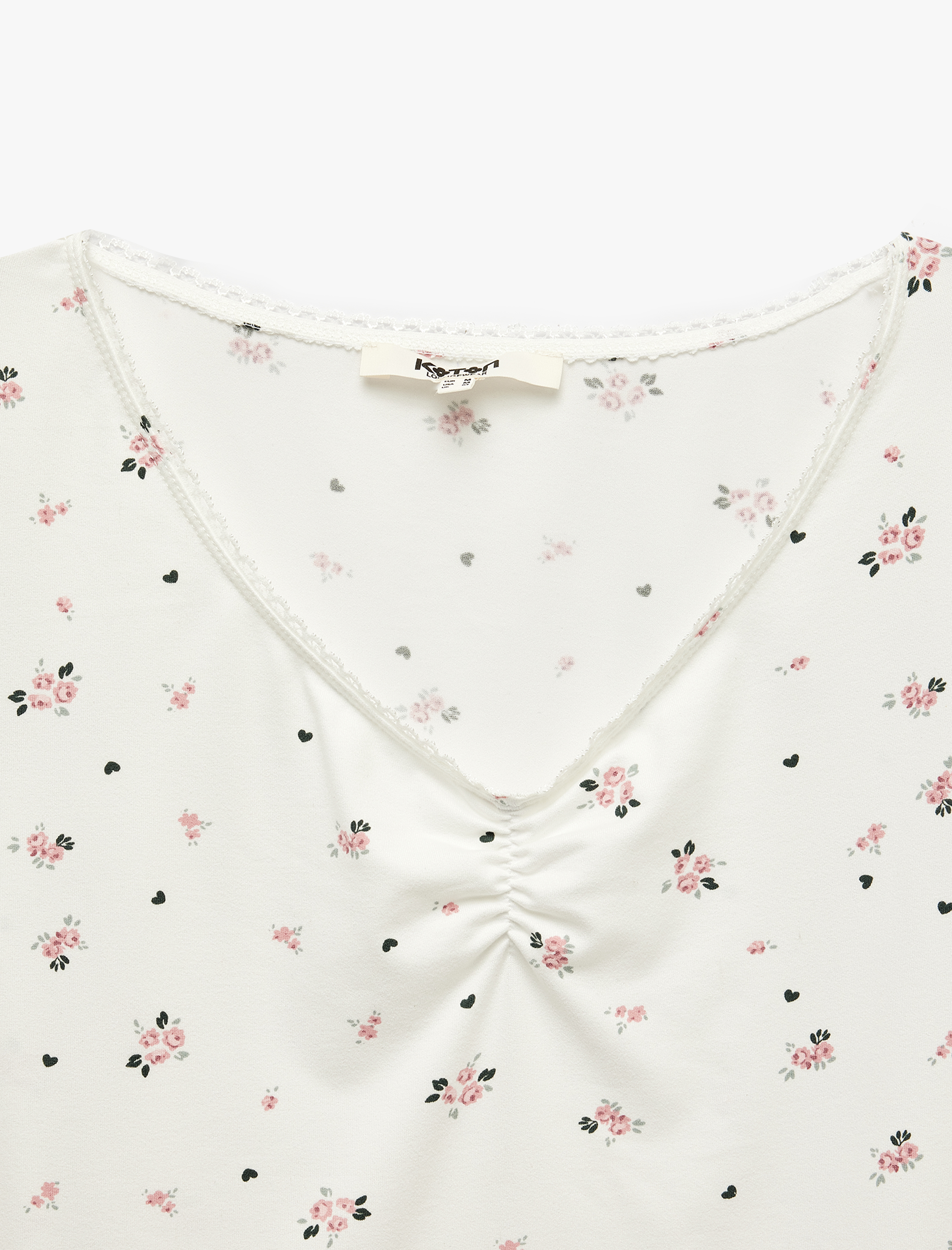   Çiçek Desenli Rahat Kalıp Kısa Kollu Dantel Detaylı Şortlu Pijama Takımı