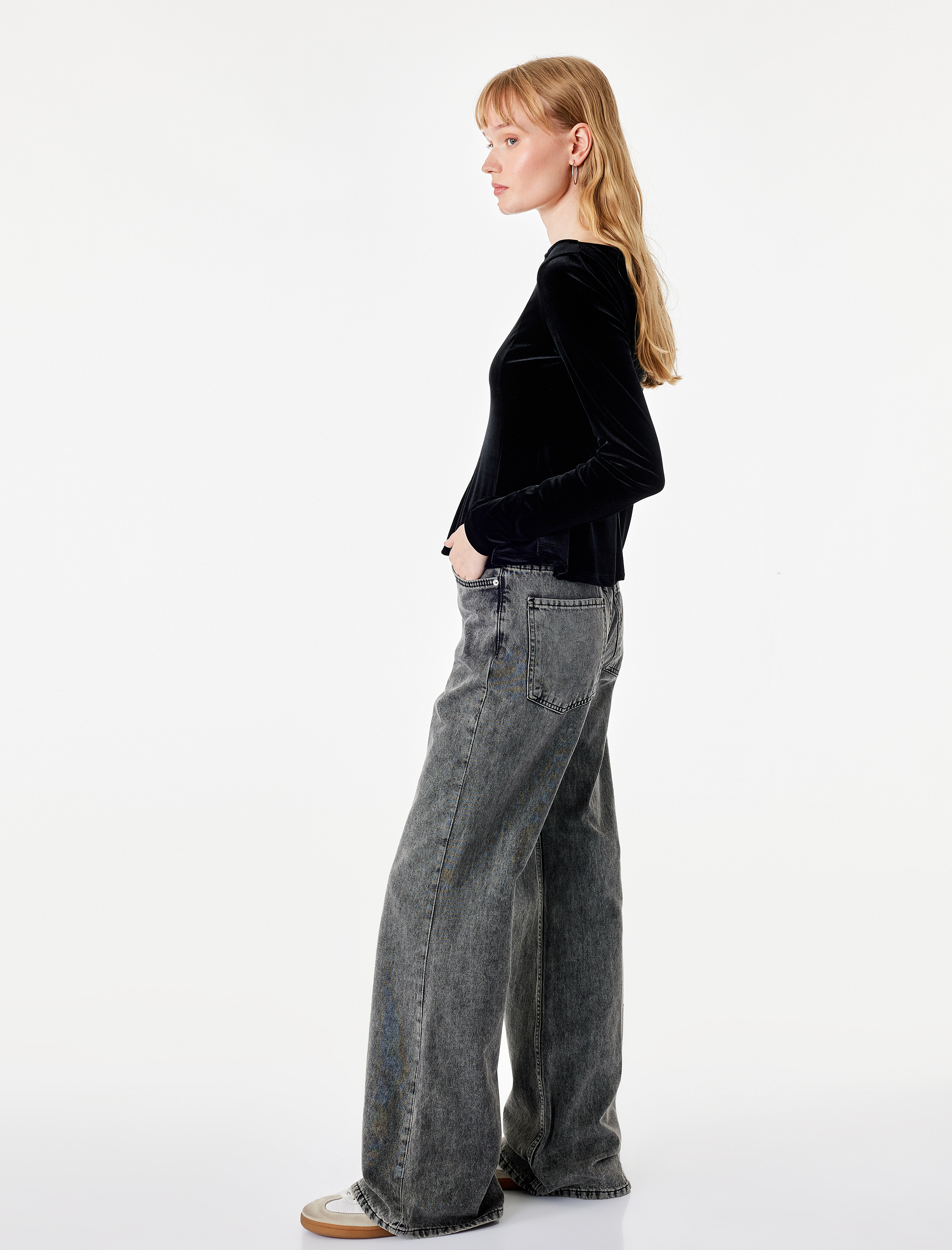   Kadife Slim Fit Kayık Yaka Uzun Kollu Tişört