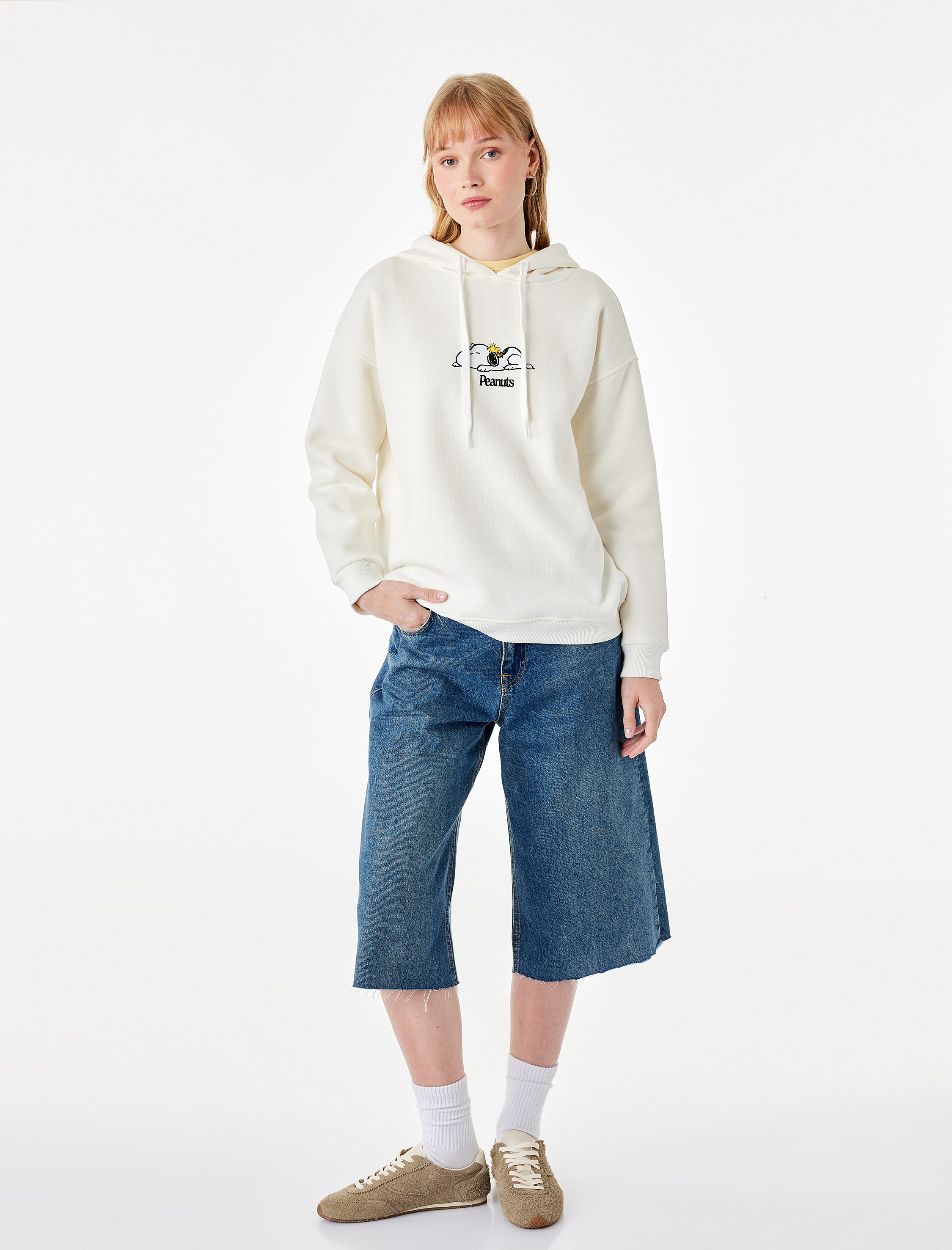   Snoopy Lisanslı Arkası Baskılı Şardonlu Kapüşonlu Sweatshirt