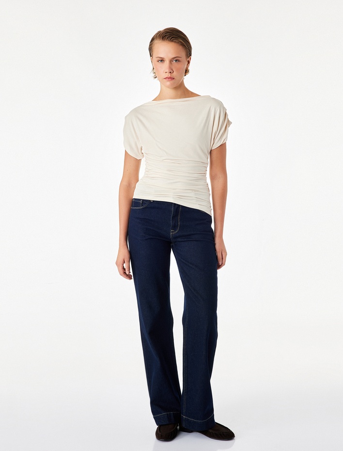  Slim Fit Asimetrik Kesim Kayık Yaka Omzu Açık Kısa Kollu Viskon Bluz