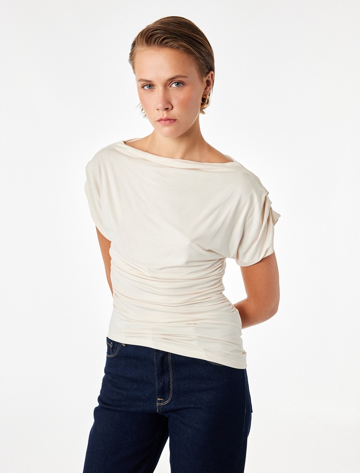  Slim Fit Asimetrik Kesim Kayık Yaka Omzu Açık Kısa Kollu Viskon Bluz