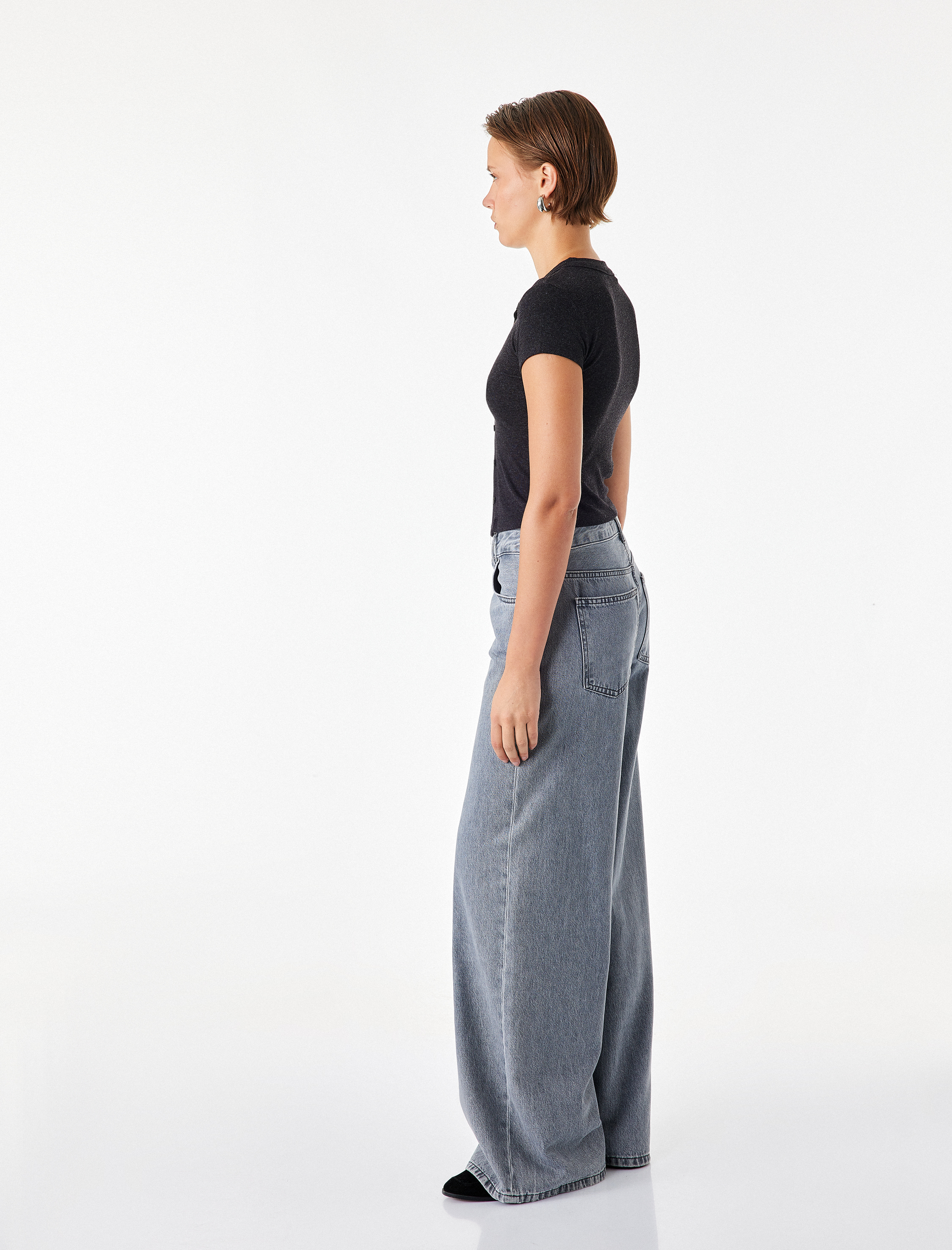   Slim Fit Düğmeli Bisiklet Yaka Kısa Kollu Hırka