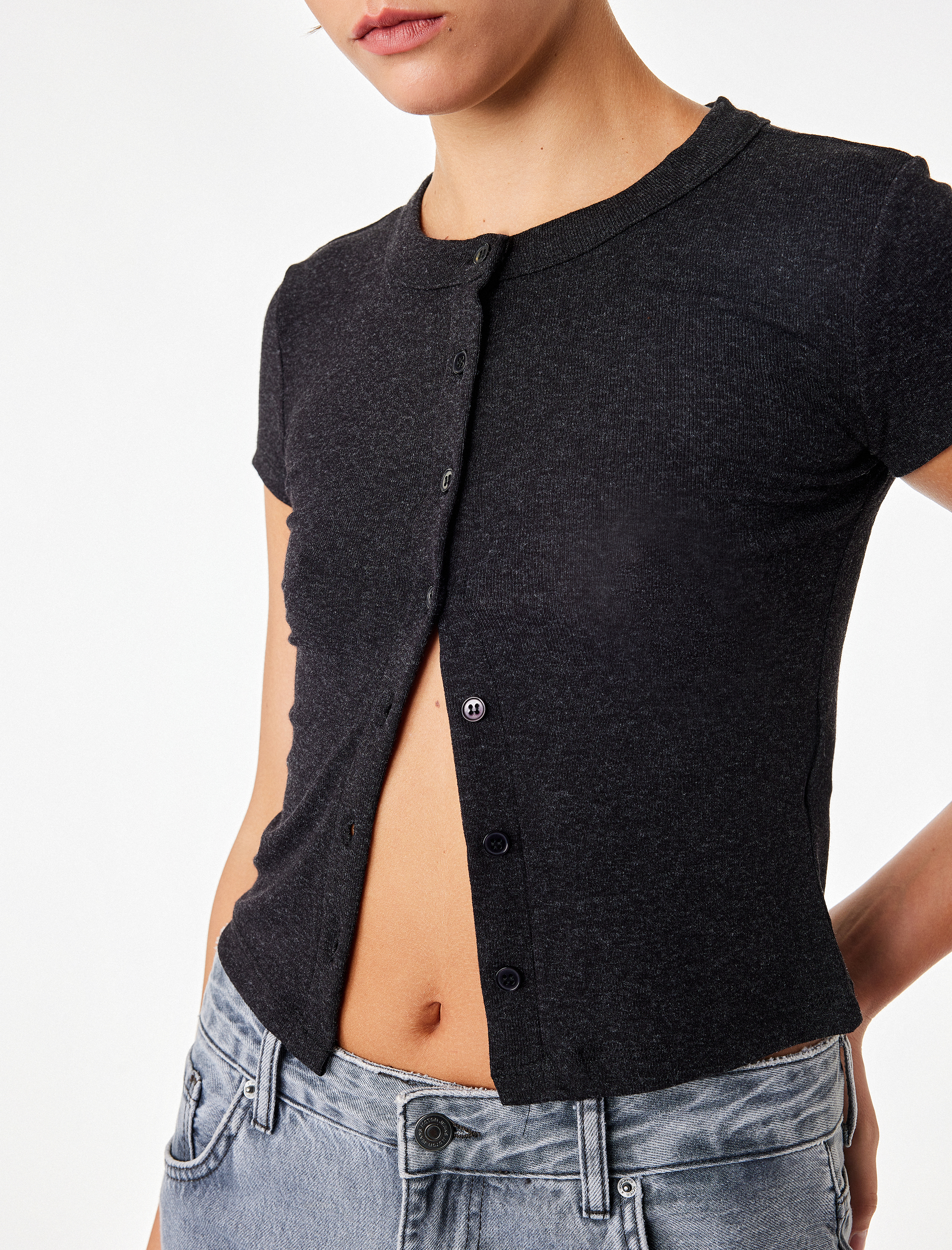   Slim Fit Düğmeli Bisiklet Yaka Kısa Kollu Hırka