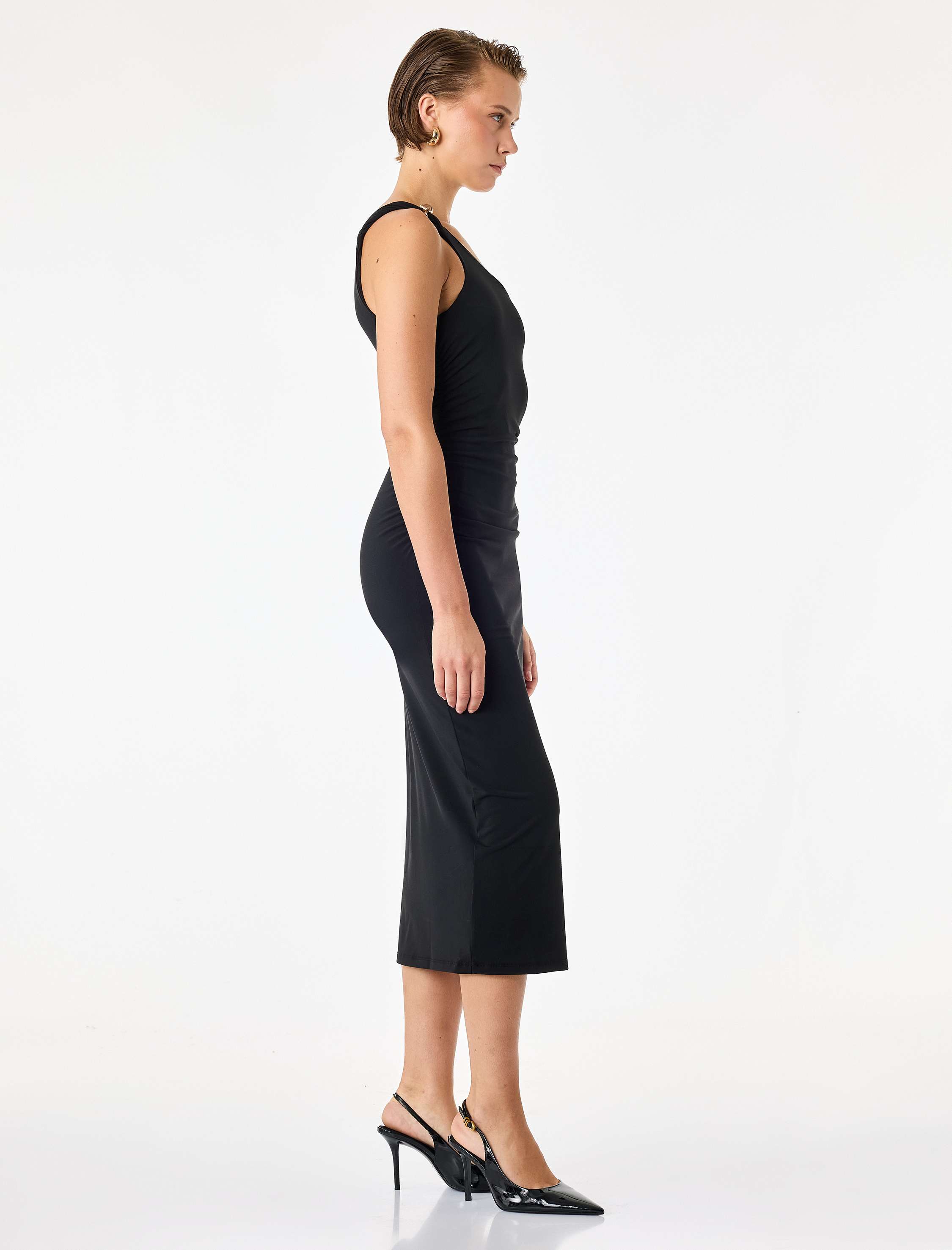   Slim Fit Aksesuar Detaylı Tek Omuz Midi Elbise