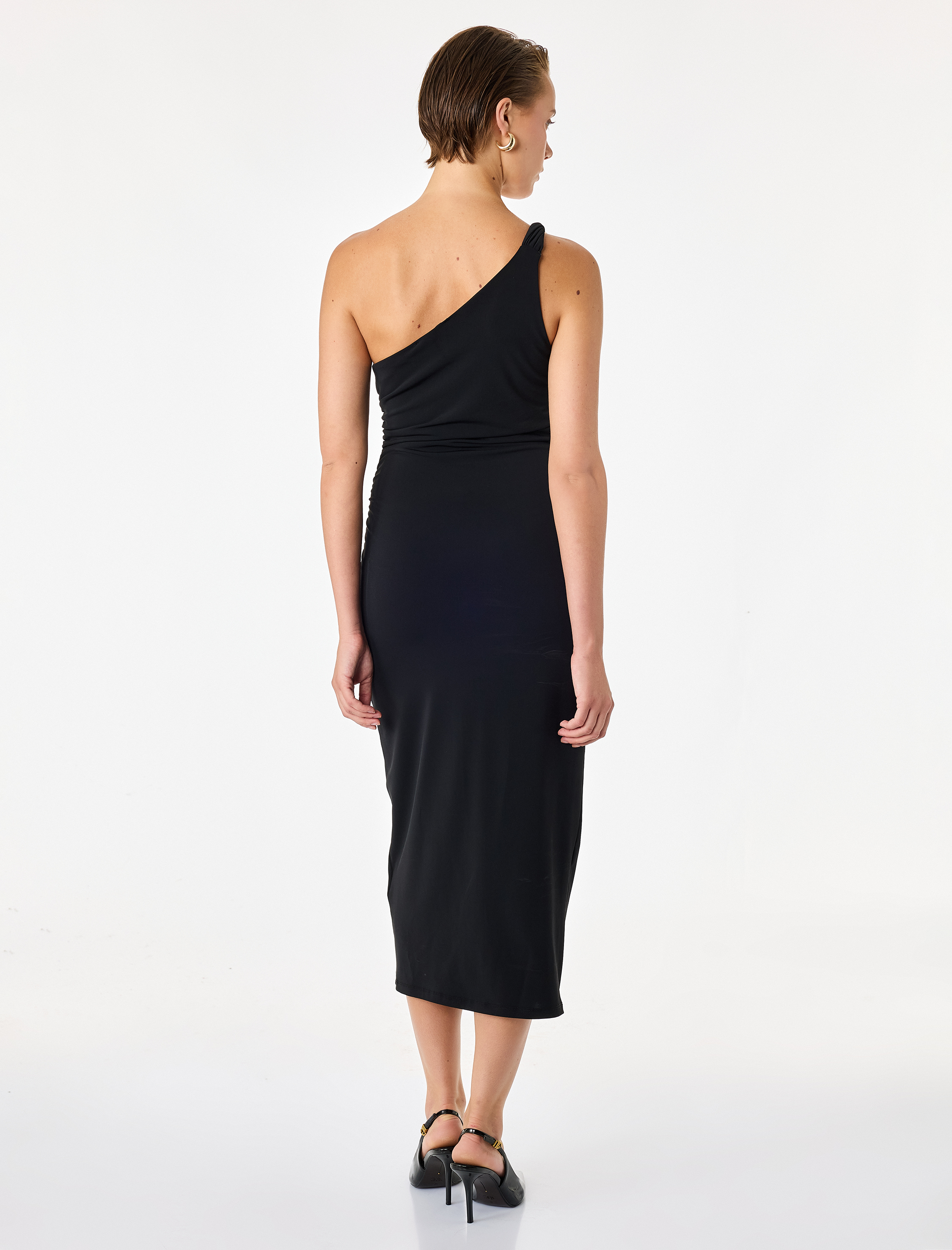   Slim Fit Aksesuar Detaylı Tek Omuz Midi Elbise